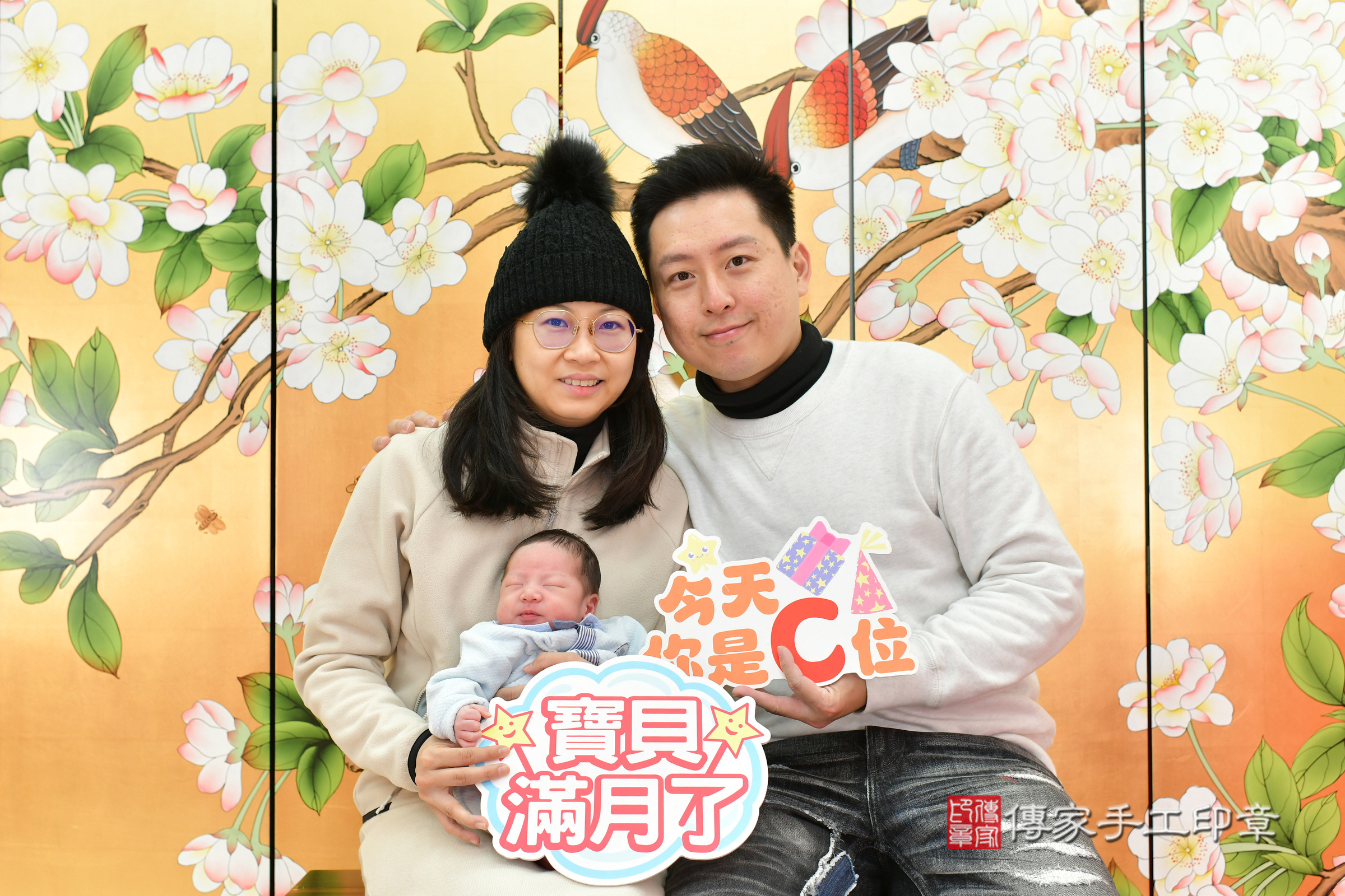 小希寶寶(台中市北區嬰兒寶寶滿月剃頭理髮、嬰兒剃胎毛儀式吉祥話)。中國風會場，爸媽寶貝穿「日中韓」古裝禮服。專業拍照、證書。★購買「臍帶章、肚臍章、胎毛筆刷印章」贈送：剃頭、收涎、抓周，三選一。2025.2.4，照片1