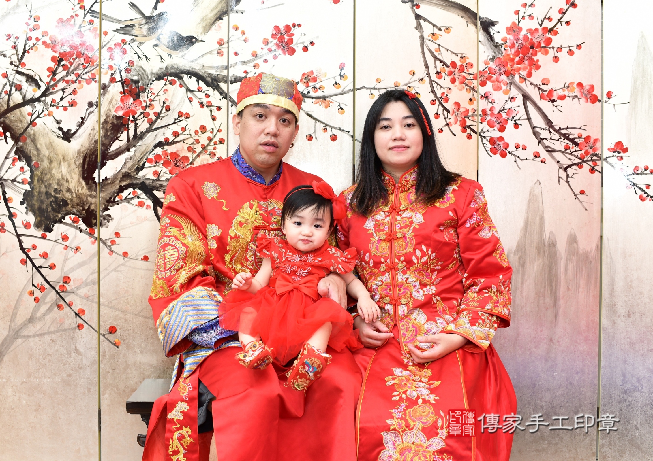 新北市永和區嫚嫚寶寶抓周推薦：傳家新北店抓周度脺中國風會場，嬰兒古禮抓周流程儀式吉祥話、抓周道具物品24種、拍照。抓周證書。2025.5.17，照片1