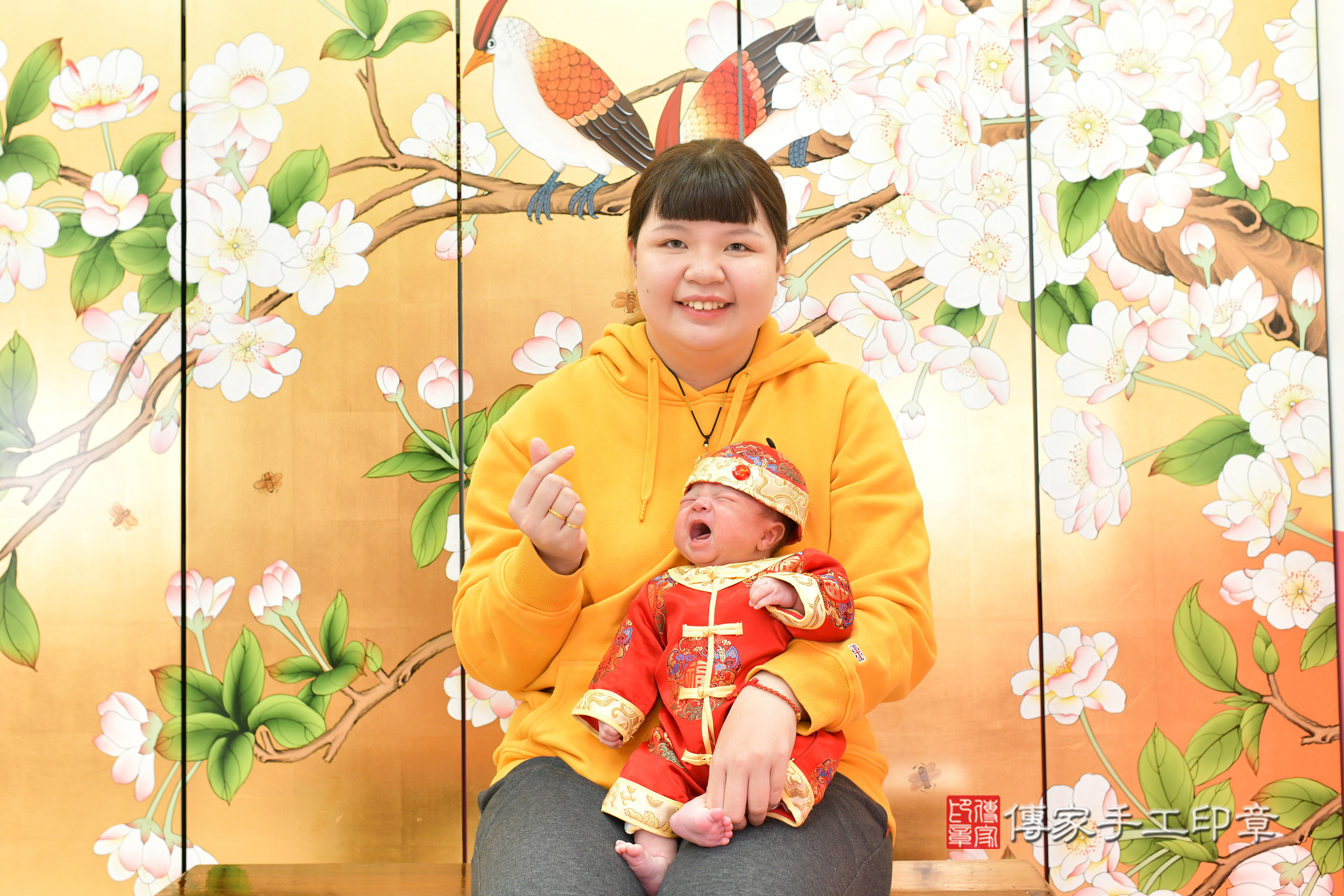 晨晨寶寶(台中市北區嬰兒寶寶滿月剃頭理髮、嬰兒剃胎毛儀式吉祥話)。中國風會場，爸媽寶貝穿「日中韓」古裝禮服。專業拍照、證書。★購買「臍帶章、肚臍章、胎毛筆刷印章」贈送：剃頭、收涎、抓周，三選一。2025.2.24，照片8