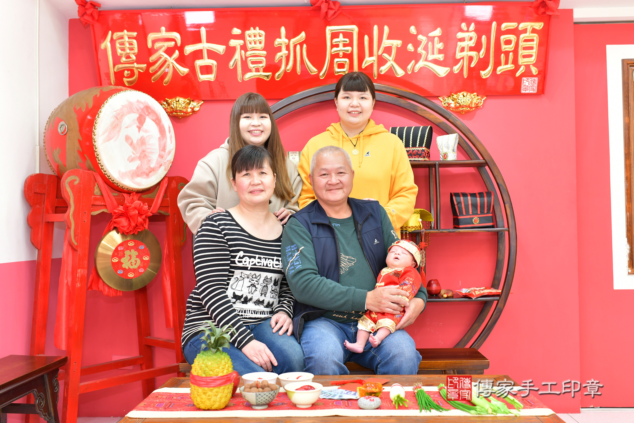 晨晨寶寶(台中市北區嬰兒寶寶滿月剃頭理髮、嬰兒剃胎毛儀式吉祥話)。中國風會場，爸媽寶貝穿「日中韓」古裝禮服。專業拍照、證書。★購買「臍帶章、肚臍章、胎毛筆刷印章」贈送：剃頭、收涎、抓周，三選一。2025.2.24，照片12