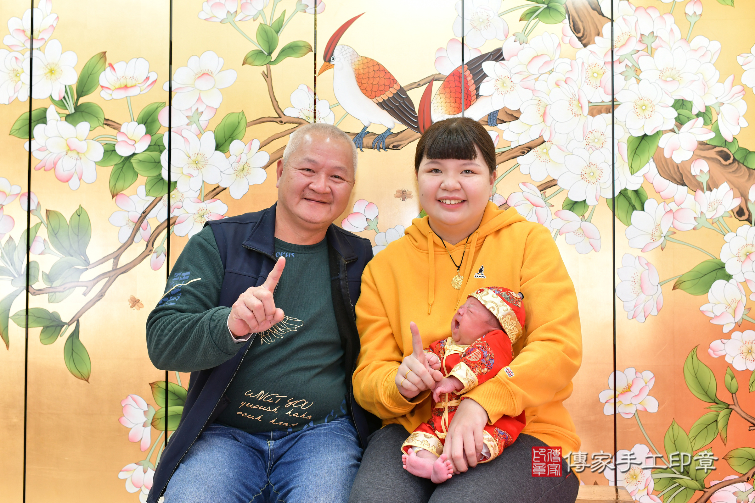 晨晨寶寶(台中市北區嬰兒寶寶滿月剃頭理髮、嬰兒剃胎毛儀式吉祥話)。中國風會場，爸媽寶貝穿「日中韓」古裝禮服。專業拍照、證書。★購買「臍帶章、肚臍章、胎毛筆刷印章」贈送：剃頭、收涎、抓周，三選一。2025.2.24，照片10