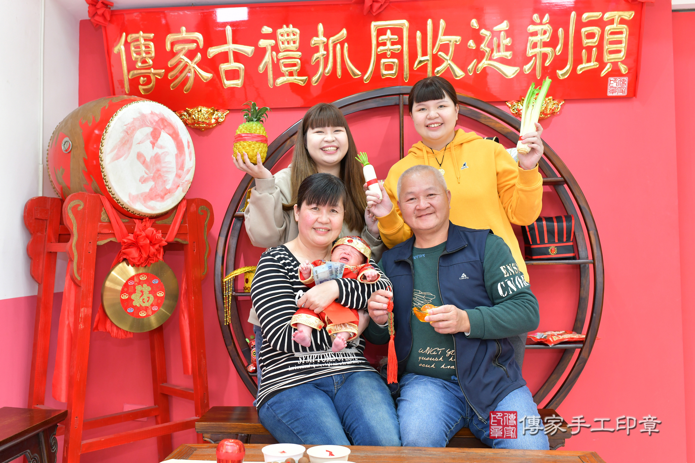 晨晨寶寶(台中市北區嬰兒寶寶滿月剃頭理髮、嬰兒剃胎毛儀式吉祥話)。中國風會場，爸媽寶貝穿「日中韓」古裝禮服。專業拍照、證書。★購買「臍帶章、肚臍章、胎毛筆刷印章」贈送：剃頭、收涎、抓周，三選一。2025.2.24，照片16