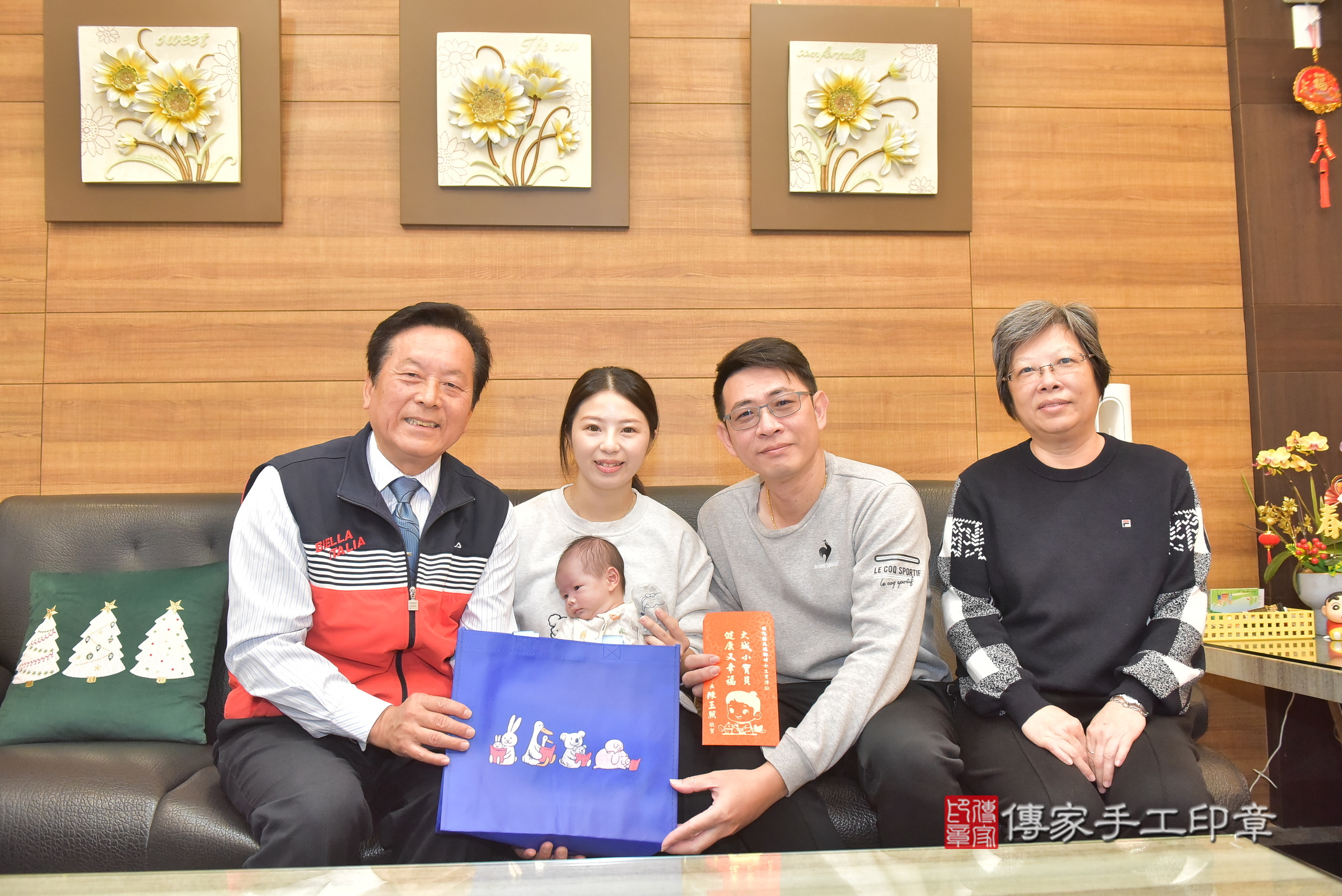 辰辰寶寶(彰化縣大城鄉到府嬰兒辰辰寶寶滿月剃頭理髮、到府嬰兒剃胎毛儀式吉祥話)。到府剃頭剃胎毛主持、專業拍照、證書。★購買「臍帶章、肚臍章、胎毛筆刷印章」贈送：剃頭、收涎、抓周，三選一。2025.2.25，照片4