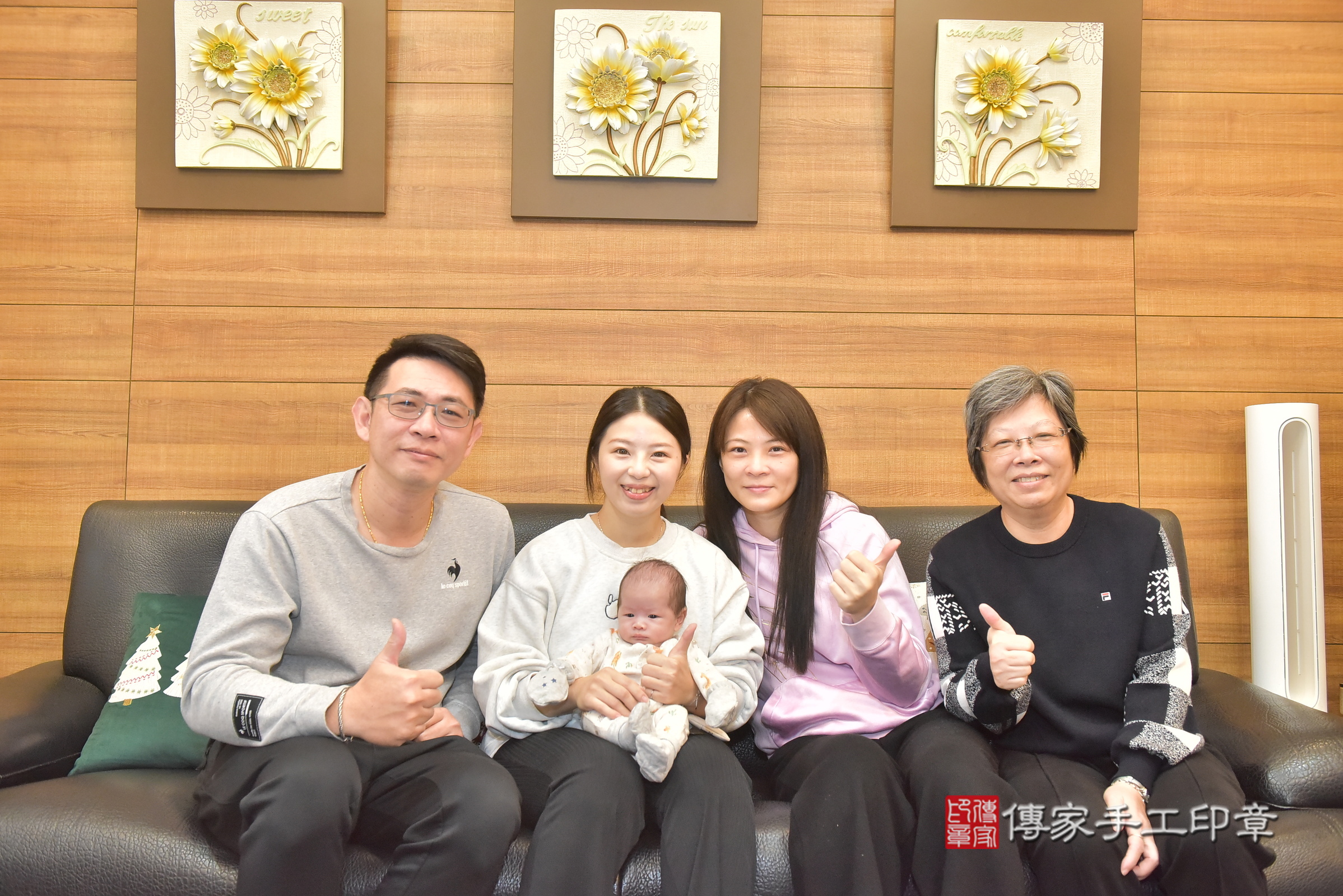 辰辰寶寶(彰化縣大城鄉到府嬰兒辰辰寶寶滿月剃頭理髮、到府嬰兒剃胎毛儀式吉祥話)。到府剃頭剃胎毛主持、專業拍照、證書。★購買「臍帶章、肚臍章、胎毛筆刷印章」贈送：剃頭、收涎、抓周，三選一。2025.2.25，照片5