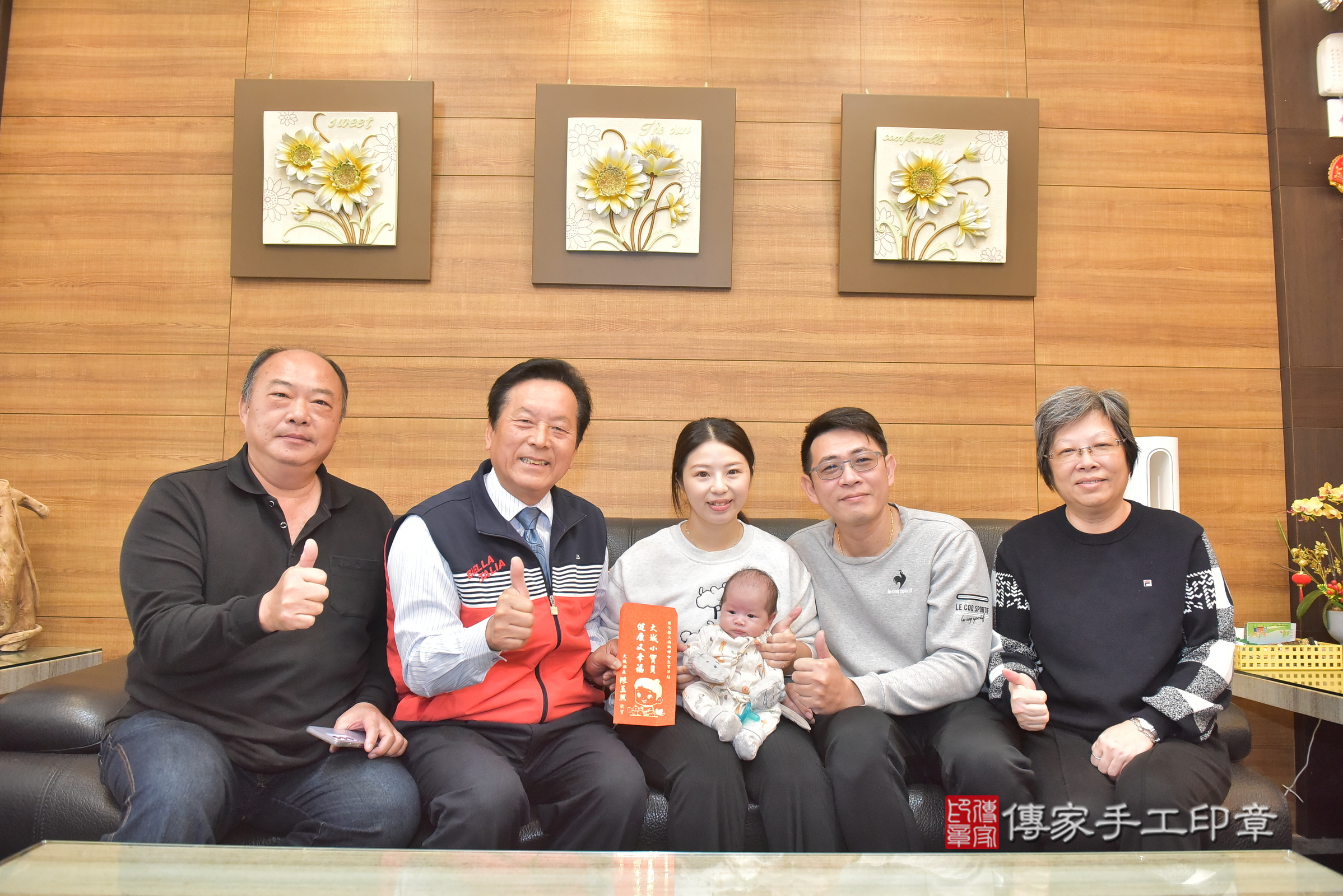 辰辰寶寶(彰化縣大城鄉到府嬰兒辰辰寶寶滿月剃頭理髮、到府嬰兒剃胎毛儀式吉祥話)。到府剃頭剃胎毛主持、專業拍照、證書。★購買「臍帶章、肚臍章、胎毛筆刷印章」贈送：剃頭、收涎、抓周，三選一。2025.2.25，照片2