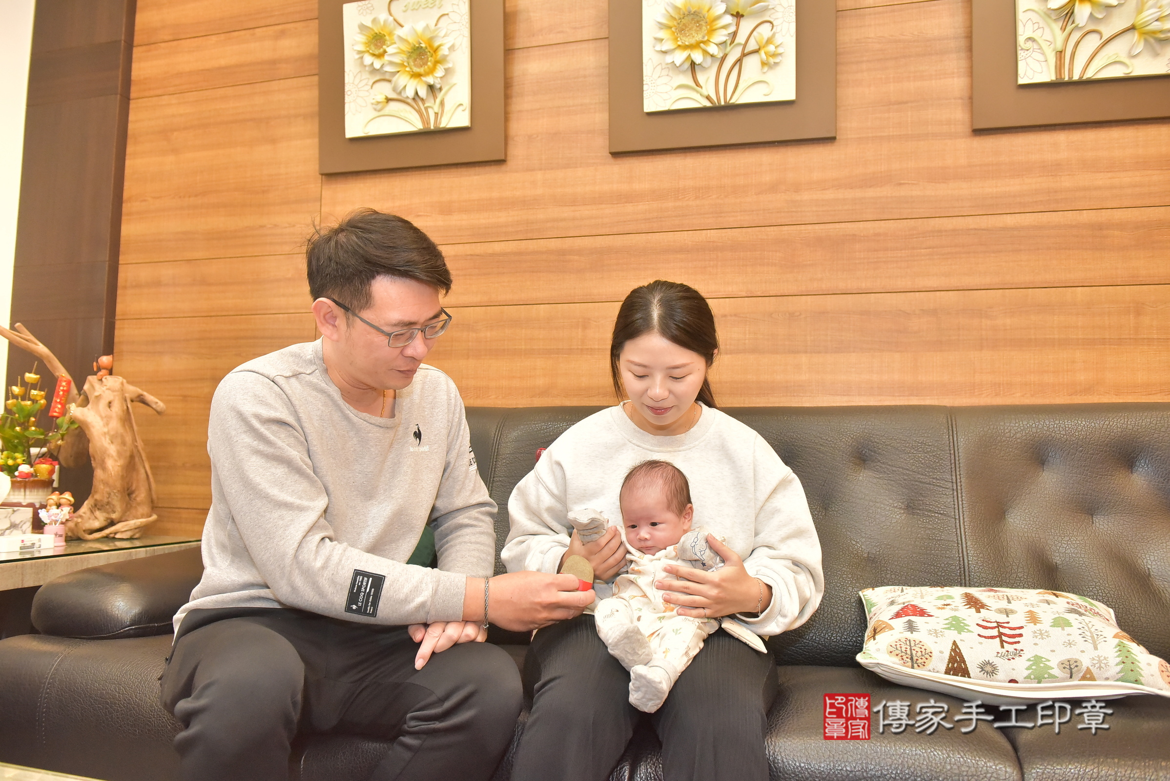 辰辰寶寶(彰化縣大城鄉到府嬰兒辰辰寶寶滿月剃頭理髮、到府嬰兒剃胎毛儀式吉祥話)。到府剃頭剃胎毛主持、專業拍照、證書。★購買「臍帶章、肚臍章、胎毛筆刷印章」贈送：剃頭、收涎、抓周，三選一。2025.2.25，照片11