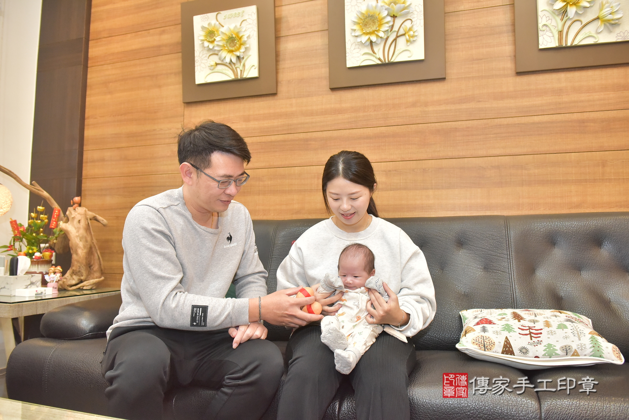 辰辰寶寶(彰化縣大城鄉到府嬰兒辰辰寶寶滿月剃頭理髮、到府嬰兒剃胎毛儀式吉祥話)。到府剃頭剃胎毛主持、專業拍照、證書。★購買「臍帶章、肚臍章、胎毛筆刷印章」贈送：剃頭、收涎、抓周，三選一。2025.2.25，照片9