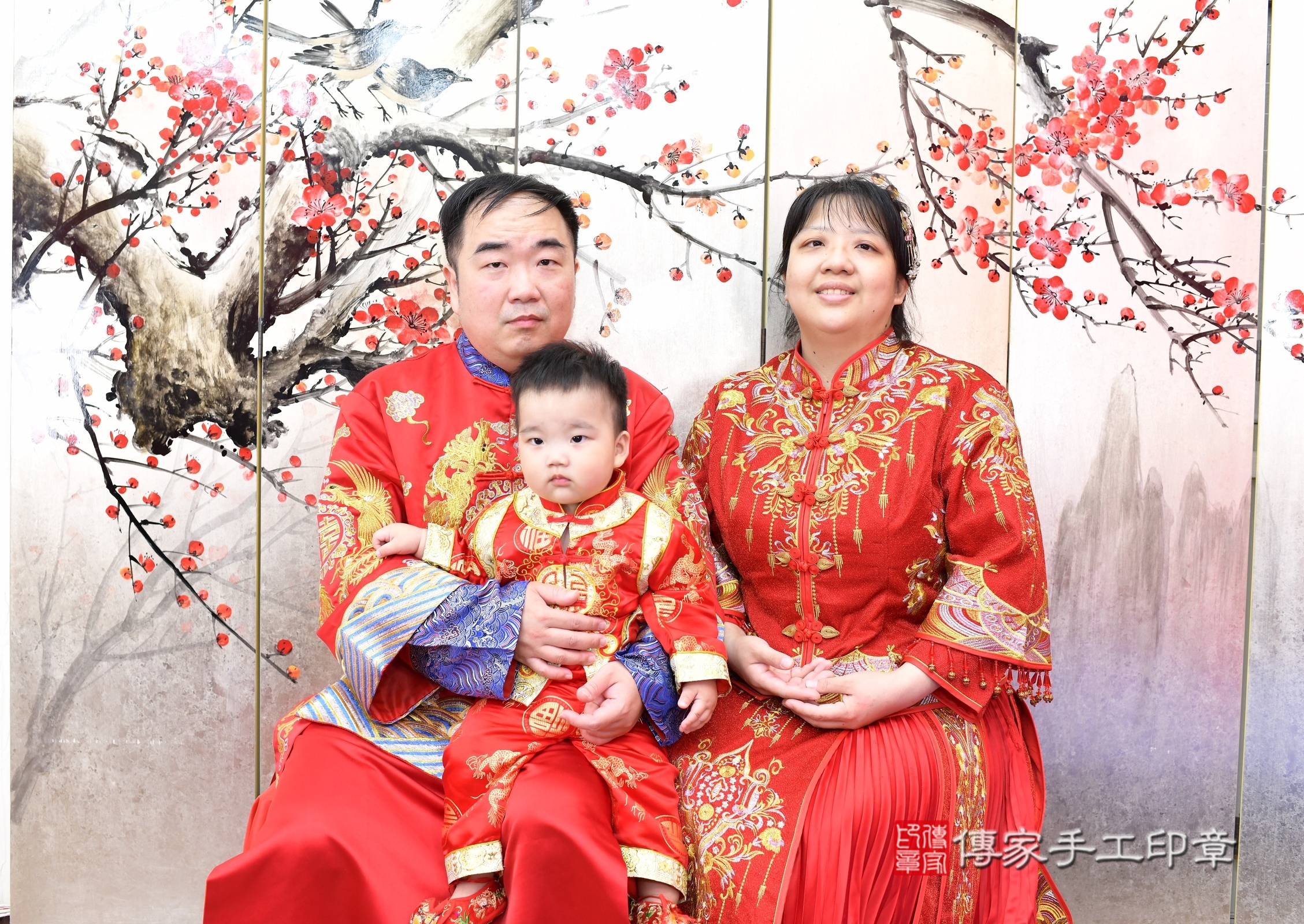 新北市永和區小源寶寶抓周推薦：傳家新北店抓周度脺中國風會場，嬰兒古禮抓周流程儀式吉祥話、抓周道具物品24種、拍照。抓周證書。2025.5.18，照片1