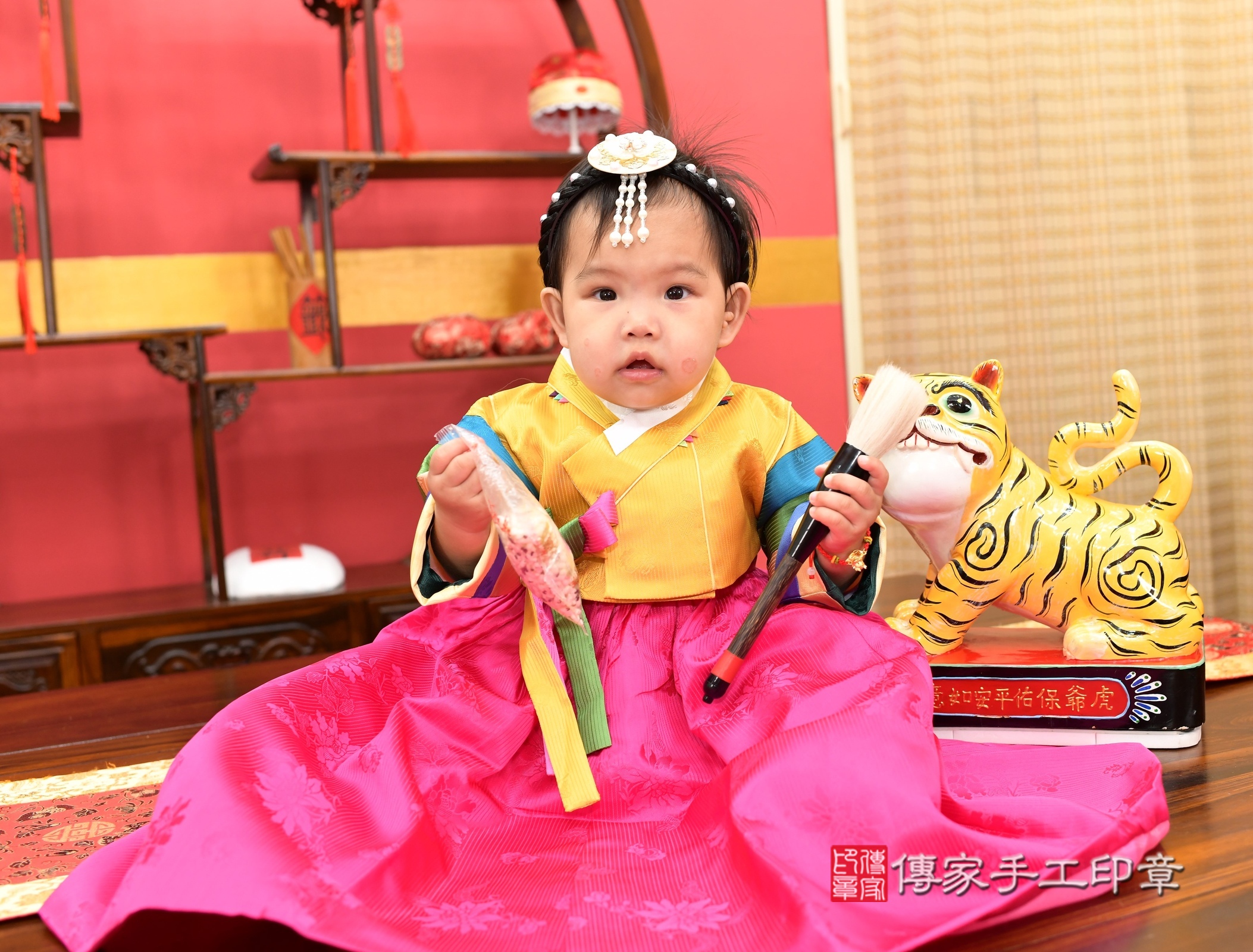 新北市永和區禎禎寶寶抓周推薦:傳家新北店抓周度脺中國風會場,嬰兒古禮抓周流程儀式吉祥話、抓周道具物品24種、拍照。抓周證書。2025.5.20,照片15 新北市永和區禎禎寶寶抓周推薦:傳家新北店抓周度脺中國風會場,嬰兒古禮抓周流程儀式吉祥話、抓周道具物品24種、拍照。抓周證書。2025.5.20,照片15