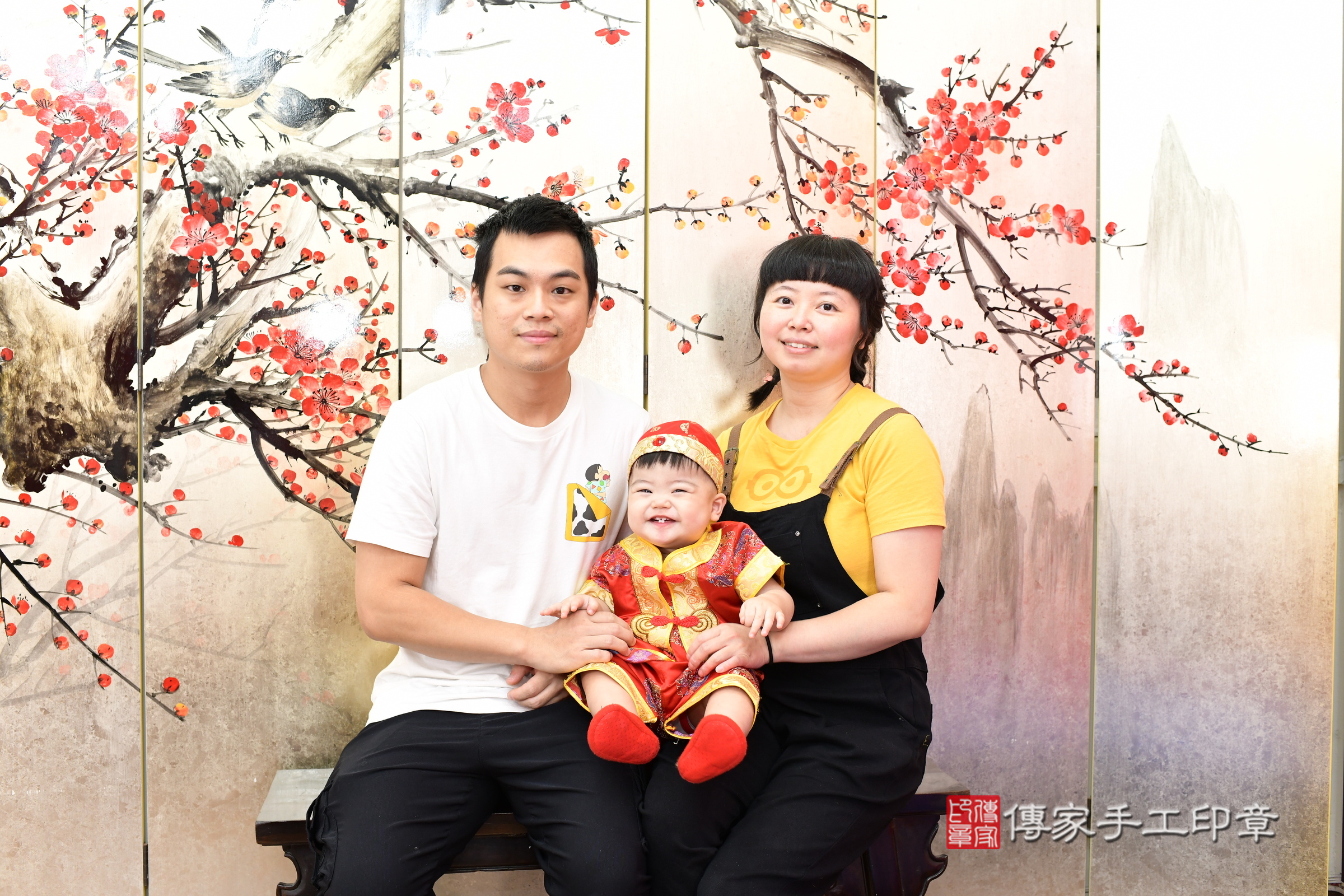 新北市永和區小曦寶寶抓周推薦：傳家新北店抓周度脺中國風會場，嬰兒古禮抓周流程儀式吉祥話、抓周道具物品24種、拍照。抓周證書。2025.5.25，照片1