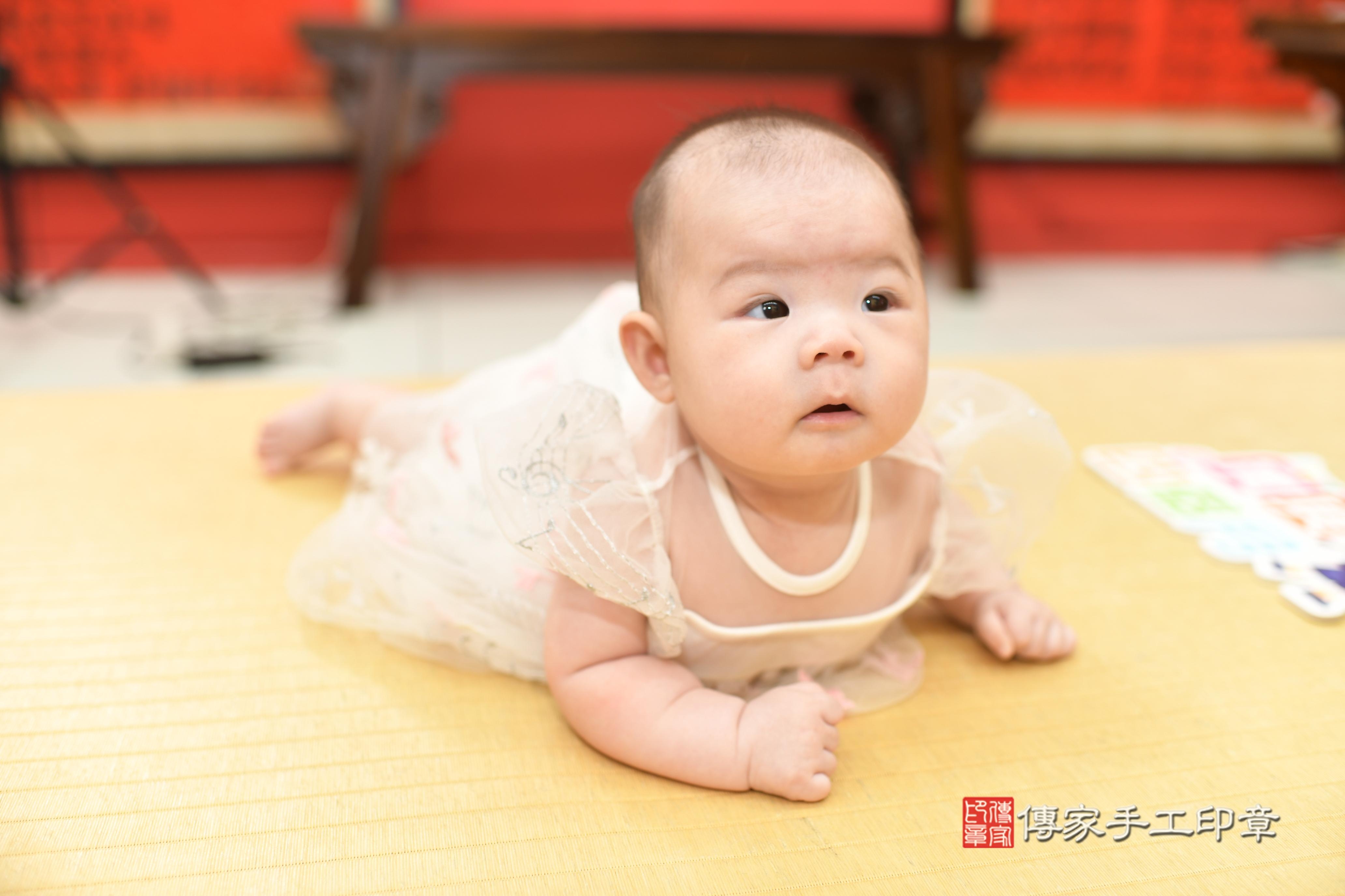 傳家手工印章高雄店、抓周、度脺、中國風會場、傳家嬰兒古禮、吉祥話、抓周道具物品24種、拍照。抓周證書。寶寶抓周、滿周歲、生日快樂、祝福 傳家手工印章高雄店、抓周、度脺、中國風會場、傳家嬰兒古禮、吉祥話、抓周道具物品24種、拍照。抓周證書。寶寶抓周、滿周歲、生日快樂、祝福