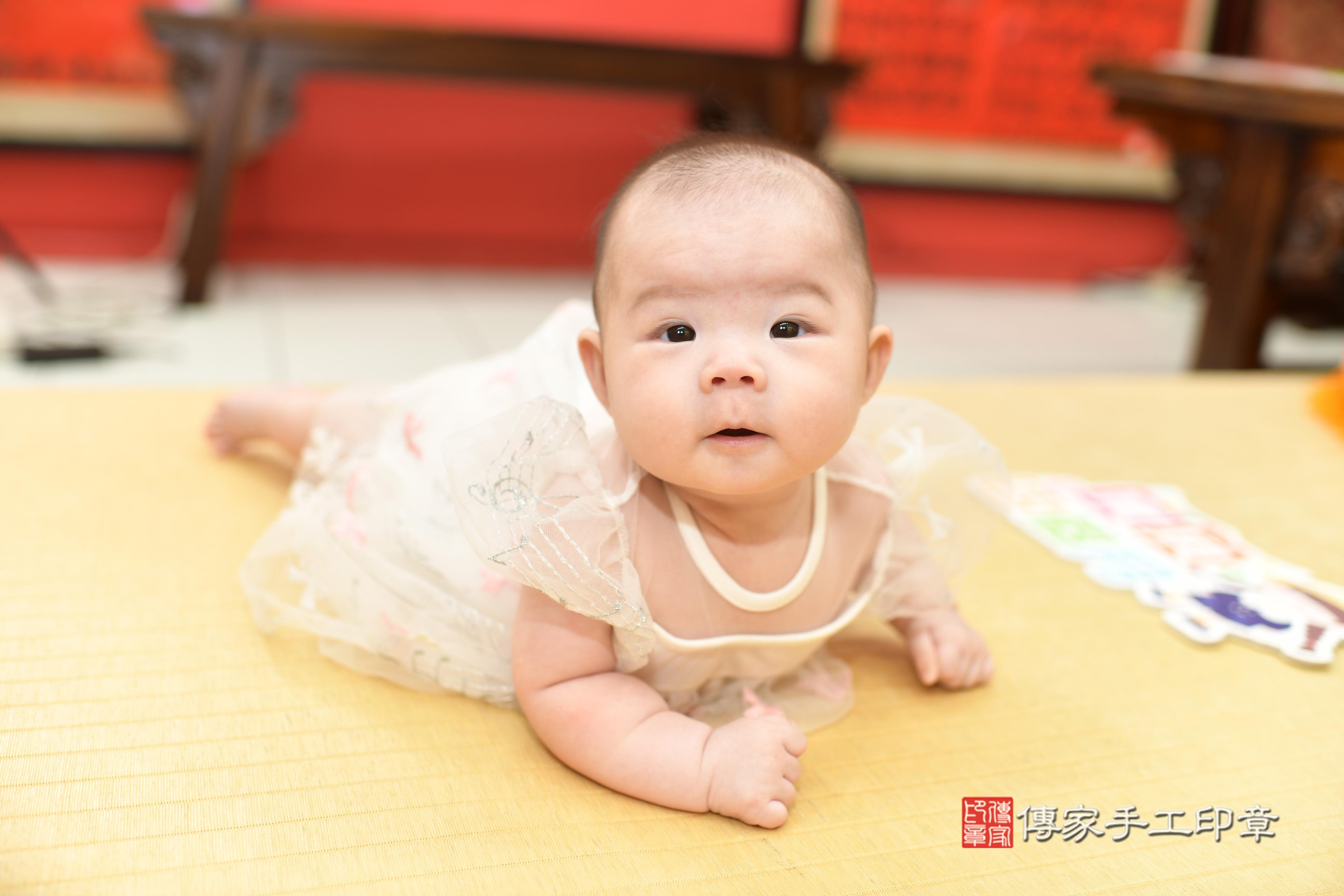 傳家手工印章高雄店、抓周、度脺、中國風會場、傳家嬰兒古禮、吉祥話、抓周道具物品24種、拍照。抓周證書。寶寶抓周、滿周歲、生日快樂、祝福 傳家手工印章高雄店、抓周、度脺、中國風會場、傳家嬰兒古禮、吉祥話、抓周道具物品24種、拍照。抓周證書。寶寶抓周、滿周歲、生日快樂、祝福