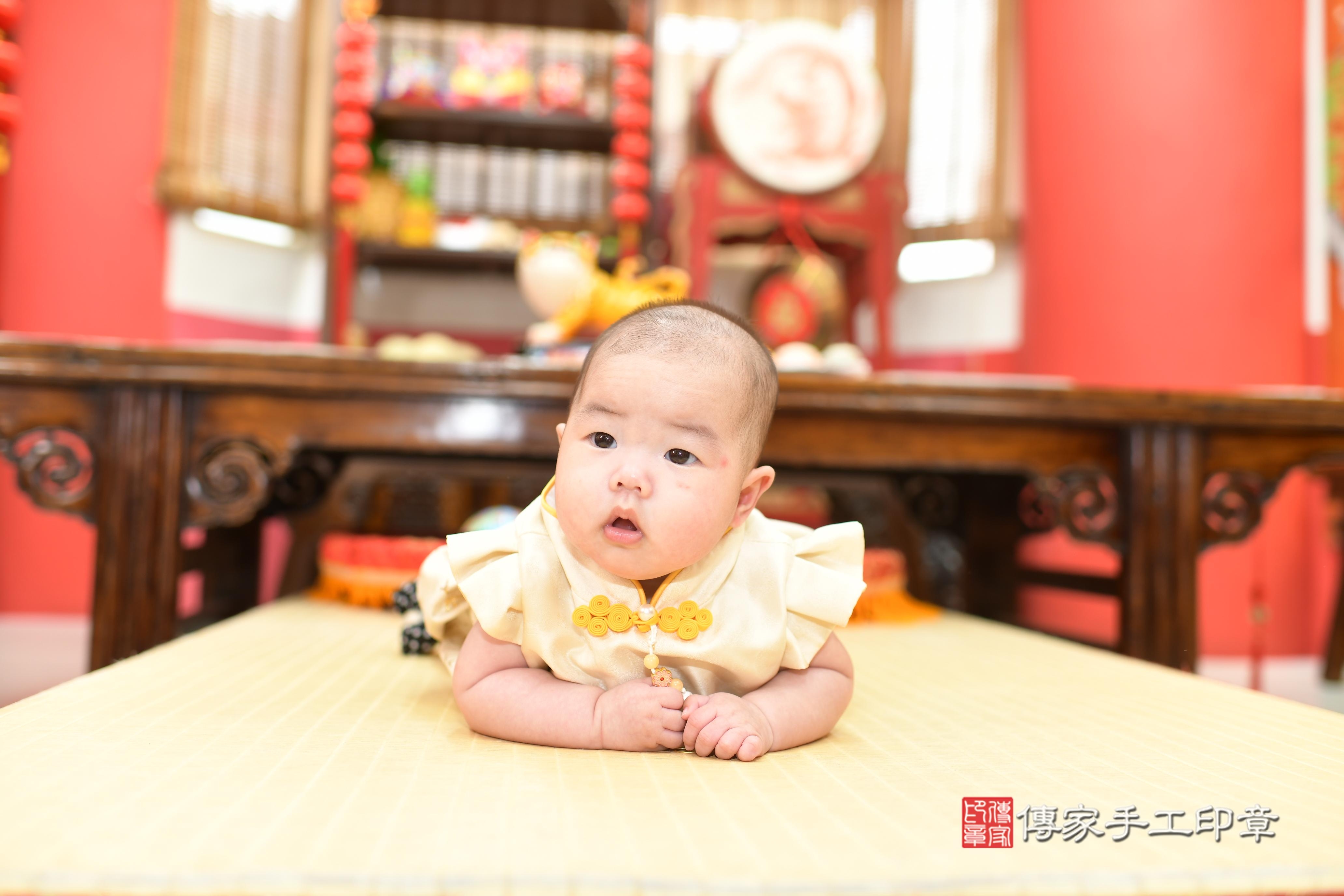 傳家手工印章高雄店、抓周、度脺、中國風會場、傳家嬰兒古禮、吉祥話、抓周道具物品24種、拍照。抓周證書。寶寶抓周、滿周歲、生日快樂、祝福