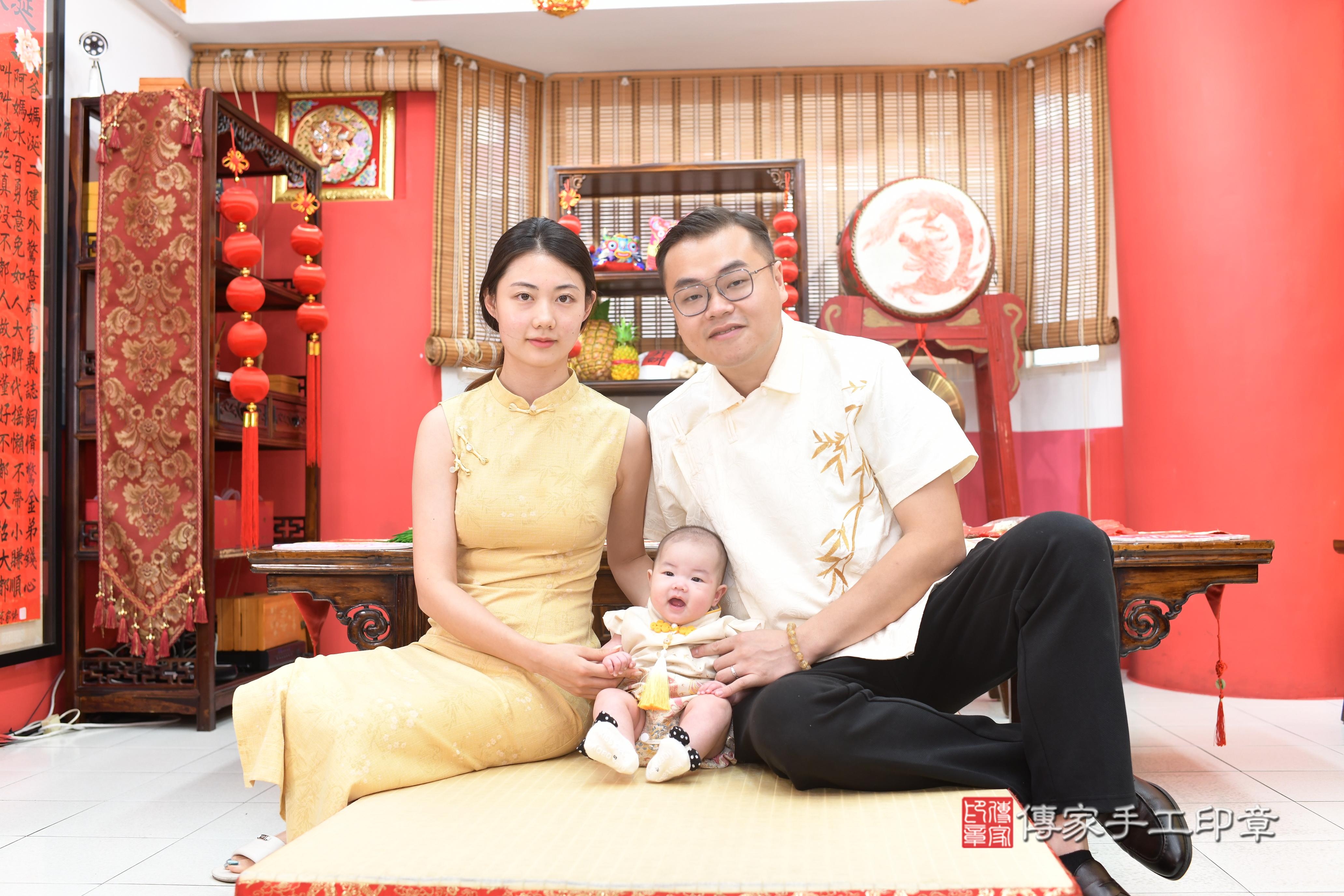 傳家手工印章高雄店、抓周、度脺、中國風會場、傳家嬰兒古禮、吉祥話、抓周道具物品24種、拍照。抓周證書。寶寶抓周、滿周歲、生日快樂、祝福