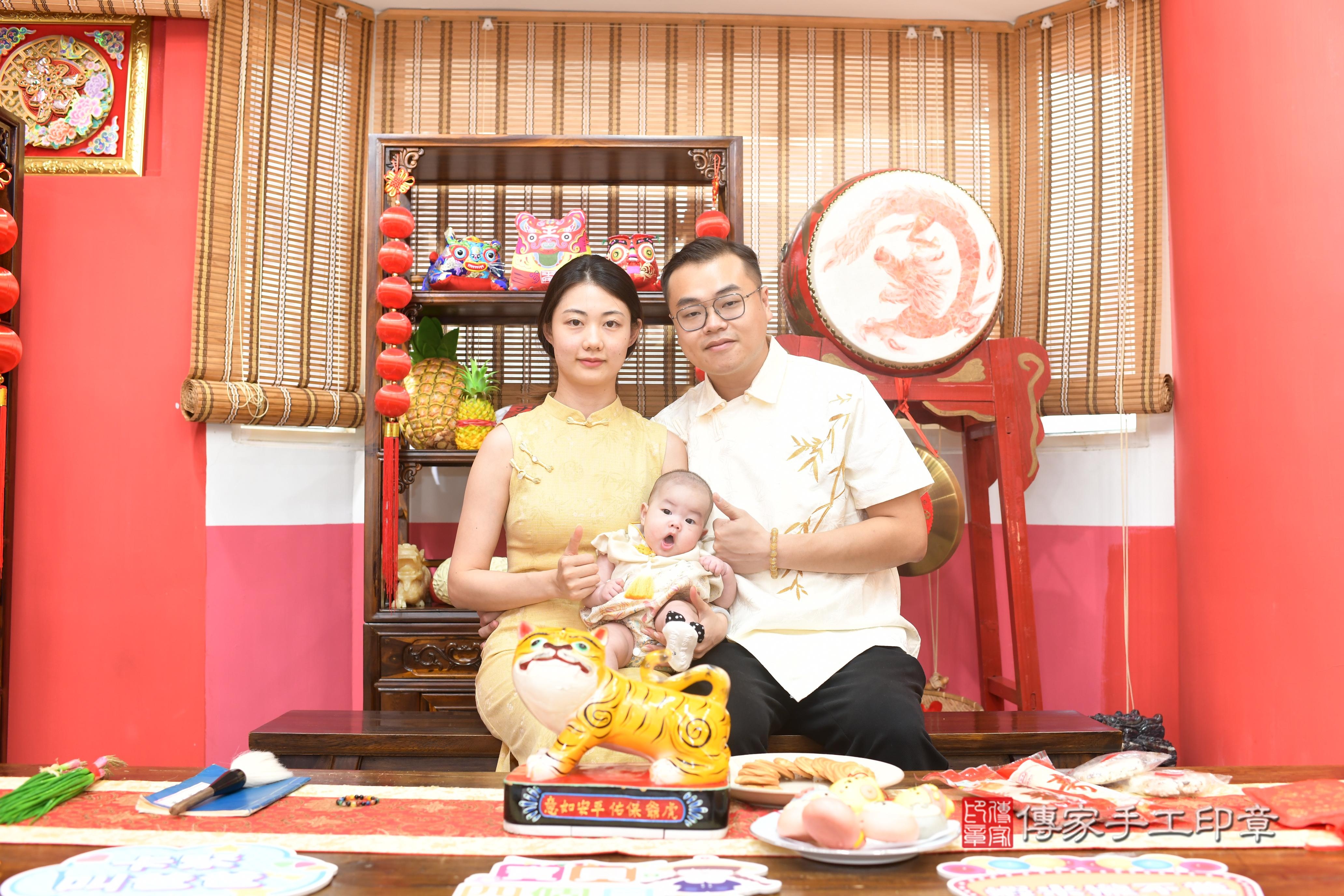 傳家手工印章高雄店、抓周、度脺、中國風會場、傳家嬰兒古禮、吉祥話、抓周道具物品24種、拍照。抓周證書。寶寶抓周、滿周歲、生日快樂、祝福