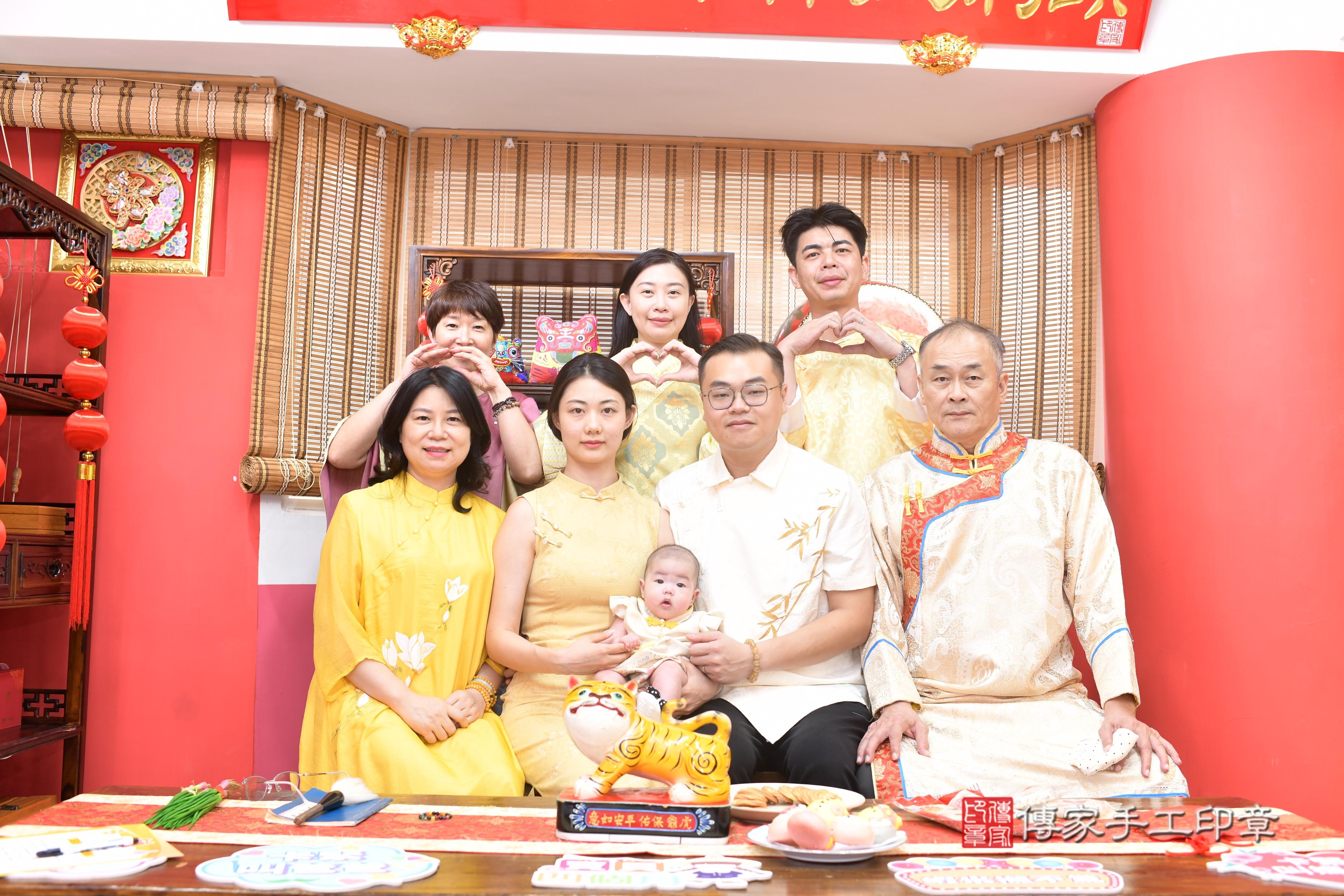 傳家手工印章高雄店、抓周、度脺、中國風會場、傳家嬰兒古禮、吉祥話、抓周道具物品24種、拍照。抓周證書。寶寶抓周、滿周歲、生日快樂、祝福