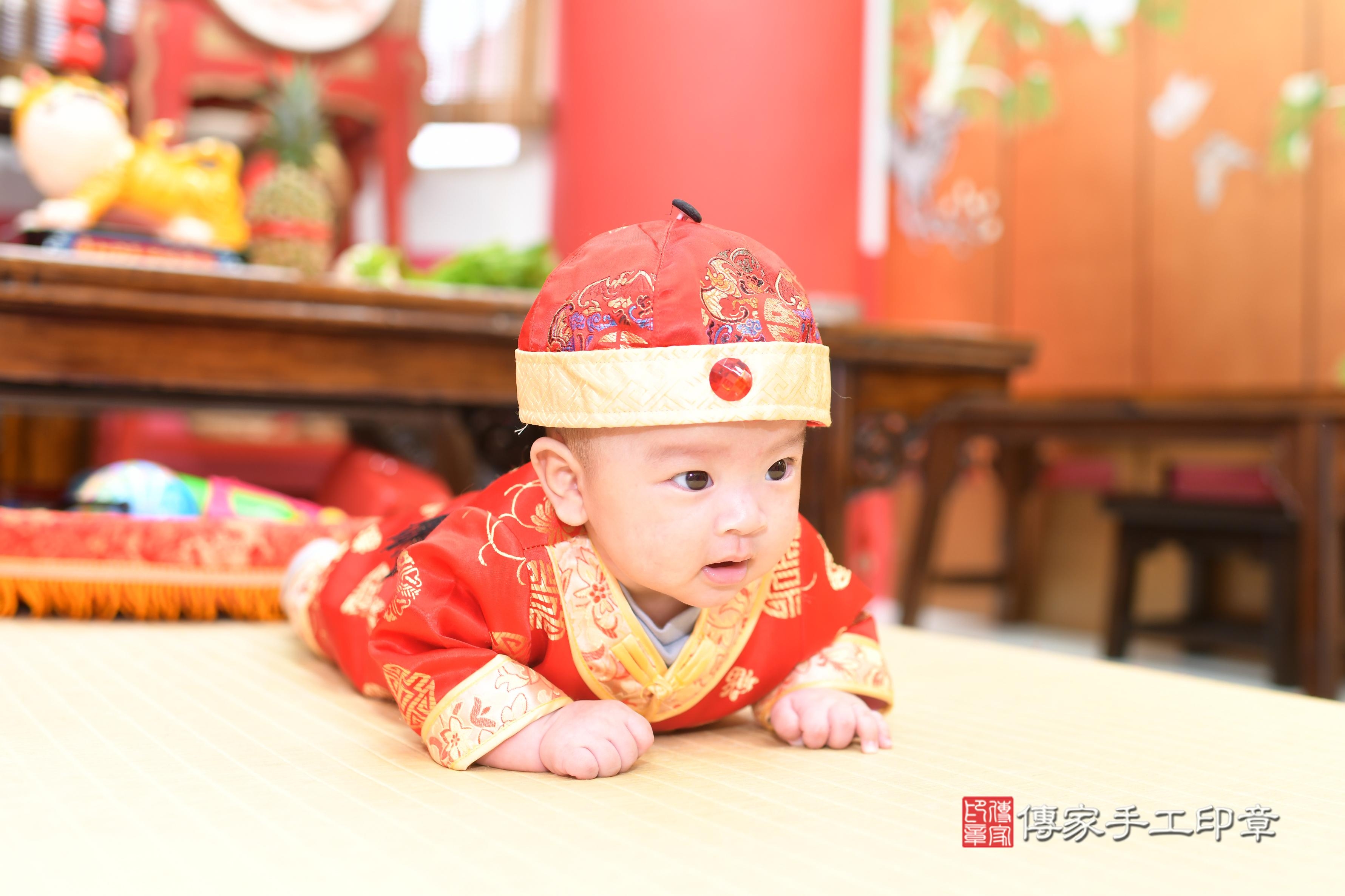 傳家手工印章高雄店、抓周、度脺、中國風會場、傳家嬰兒古禮、吉祥話、抓周道具物品24種、拍照。抓周證書。寶寶抓周、滿周歲、生日快樂、祝福