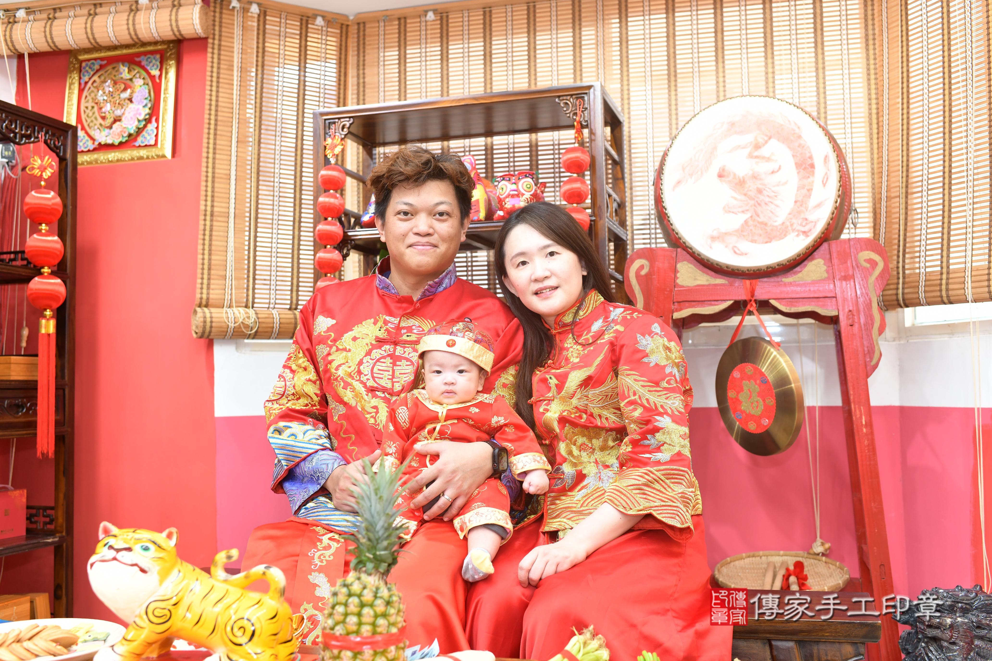 傳家手工印章高雄店、抓周、度脺、中國風會場、傳家嬰兒古禮、吉祥話、抓周道具物品24種、拍照。抓周證書。寶寶抓周、滿周歲、生日快樂、祝福