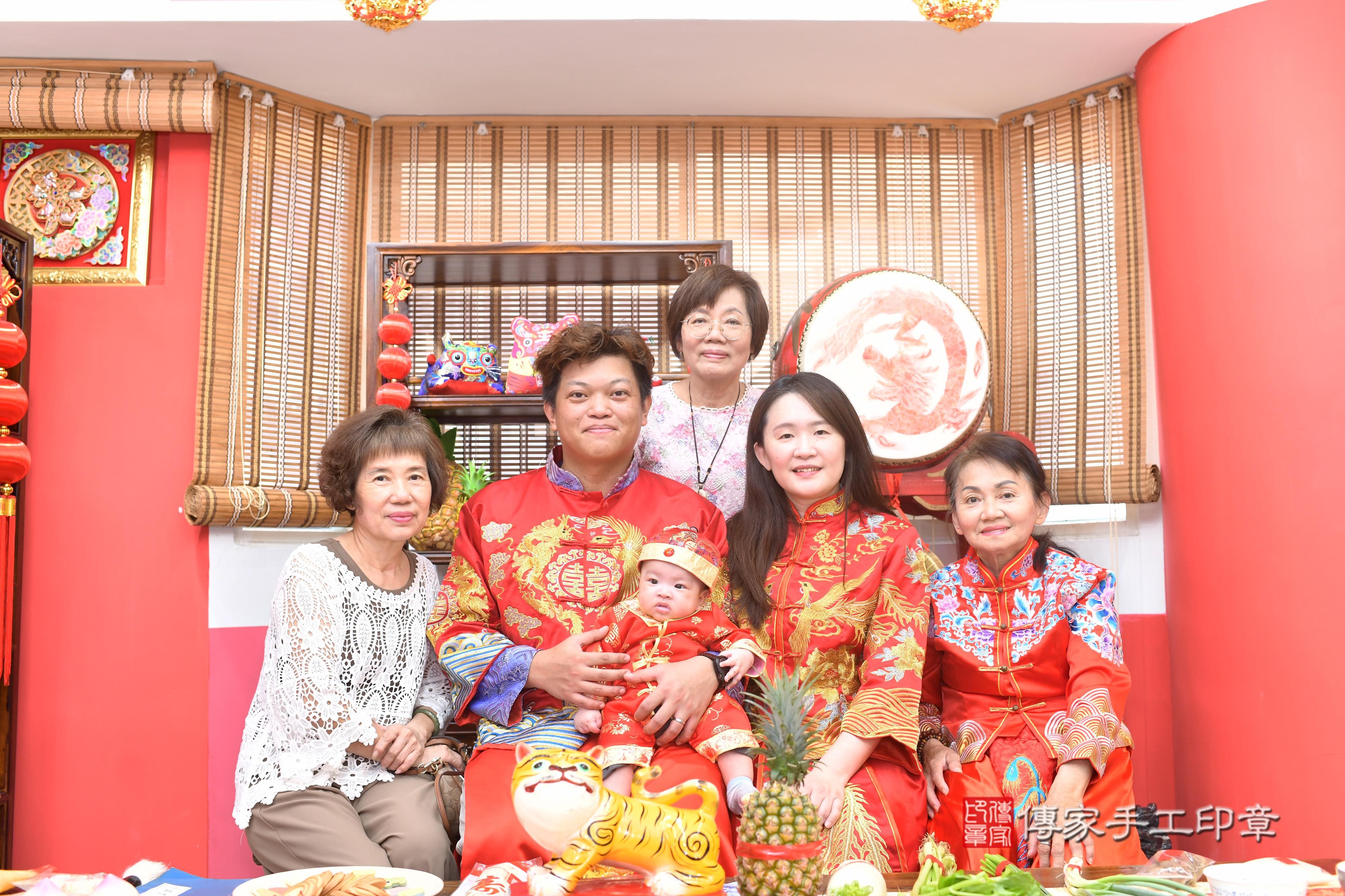 傳家手工印章高雄店、抓周、度脺、中國風會場、傳家嬰兒古禮、吉祥話、抓周道具物品24種、拍照。抓周證書。寶寶抓周、滿周歲、生日快樂、祝福