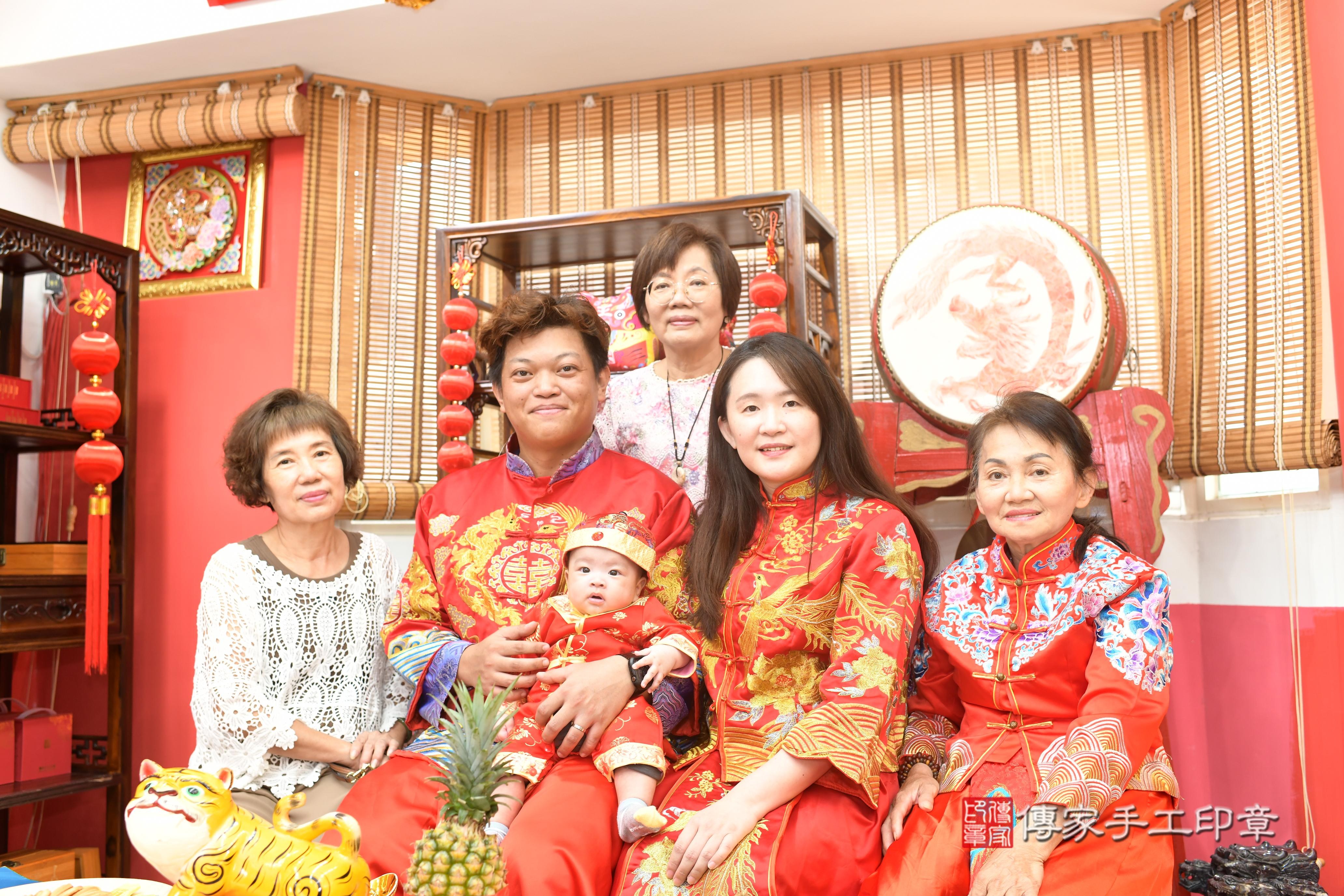 傳家手工印章高雄店、抓周、度脺、中國風會場、傳家嬰兒古禮、吉祥話、抓周道具物品24種、拍照。抓周證書。寶寶抓周、滿周歲、生日快樂、祝福