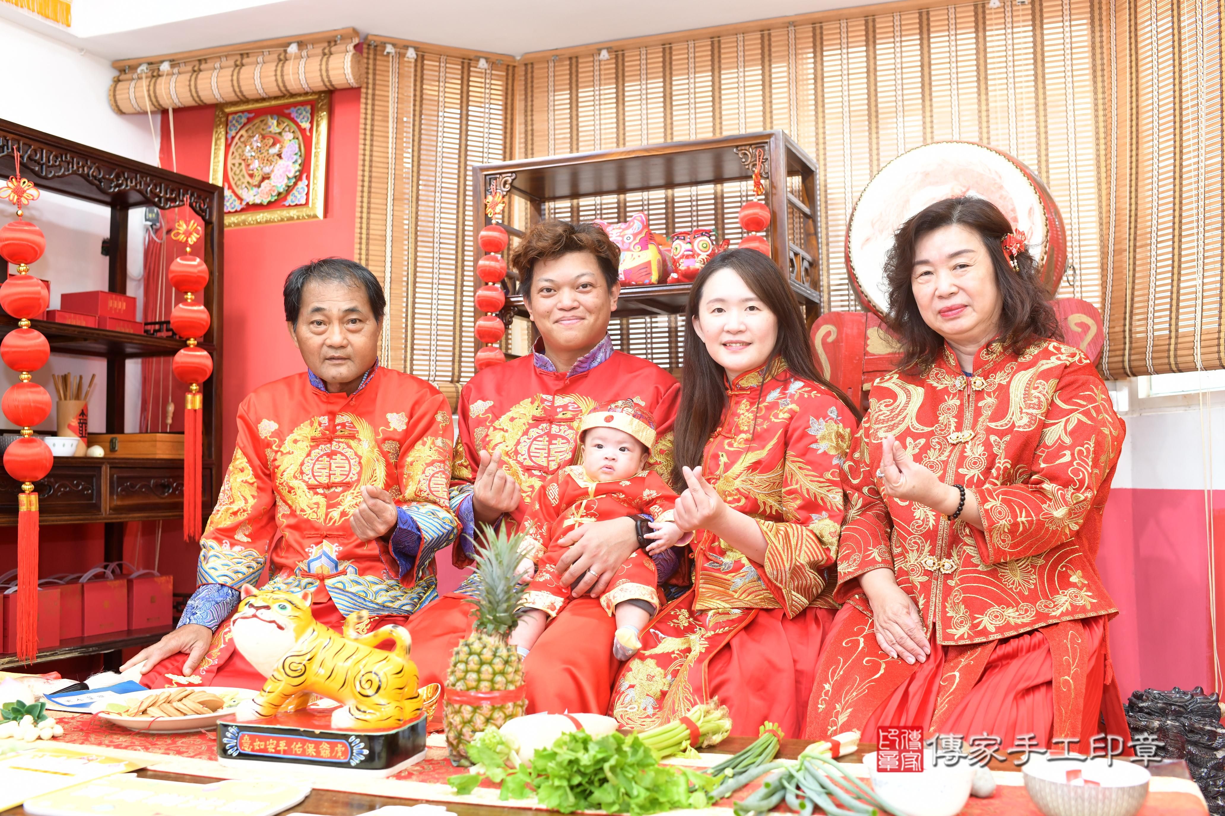 傳家手工印章高雄店、抓周、度脺、中國風會場、傳家嬰兒古禮、吉祥話、抓周道具物品24種、拍照。抓周證書。寶寶抓周、滿周歲、生日快樂、祝福