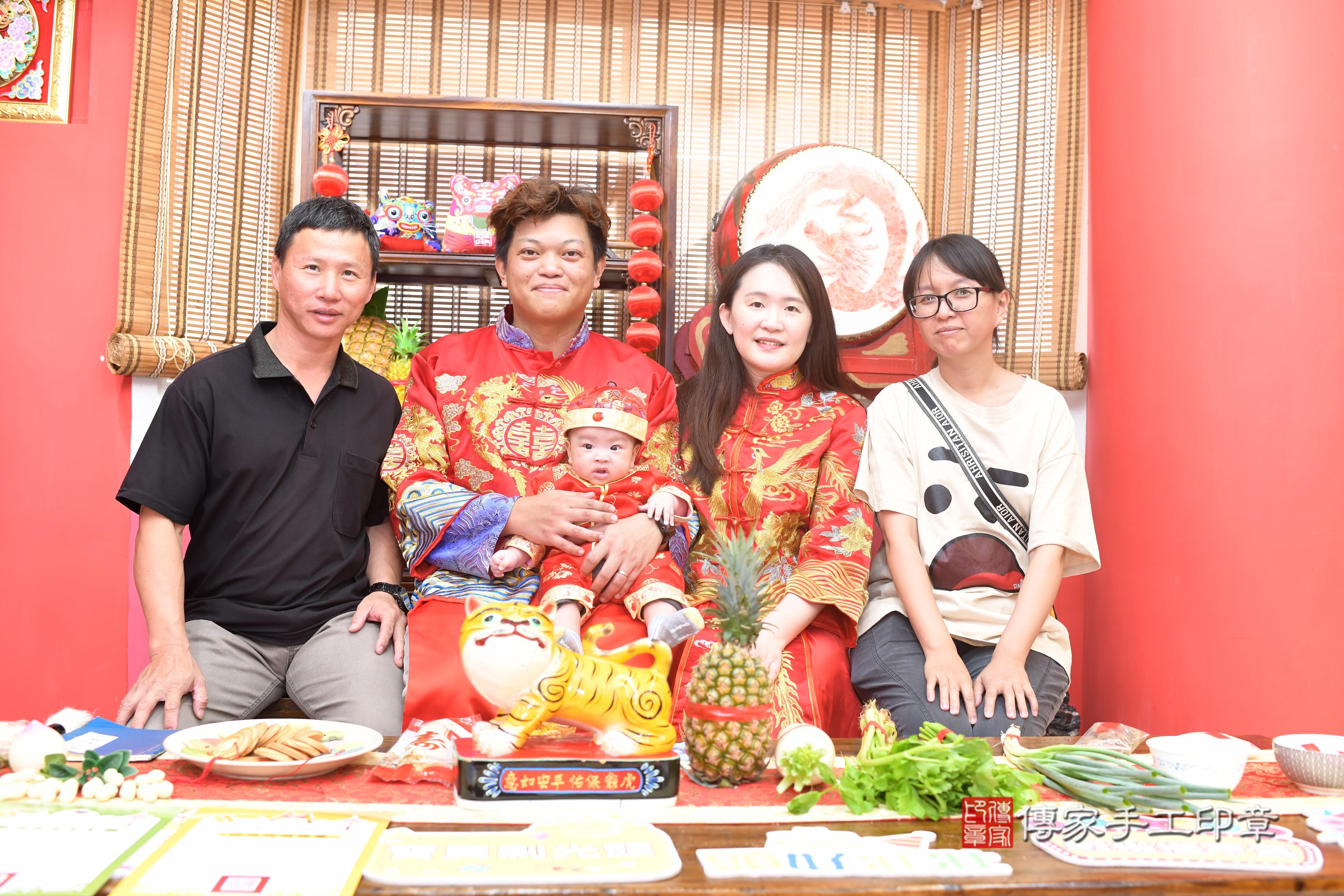 傳家手工印章高雄店、抓周、度脺、中國風會場、傳家嬰兒古禮、吉祥話、抓周道具物品24種、拍照。抓周證書。寶寶抓周、滿周歲、生日快樂、祝福