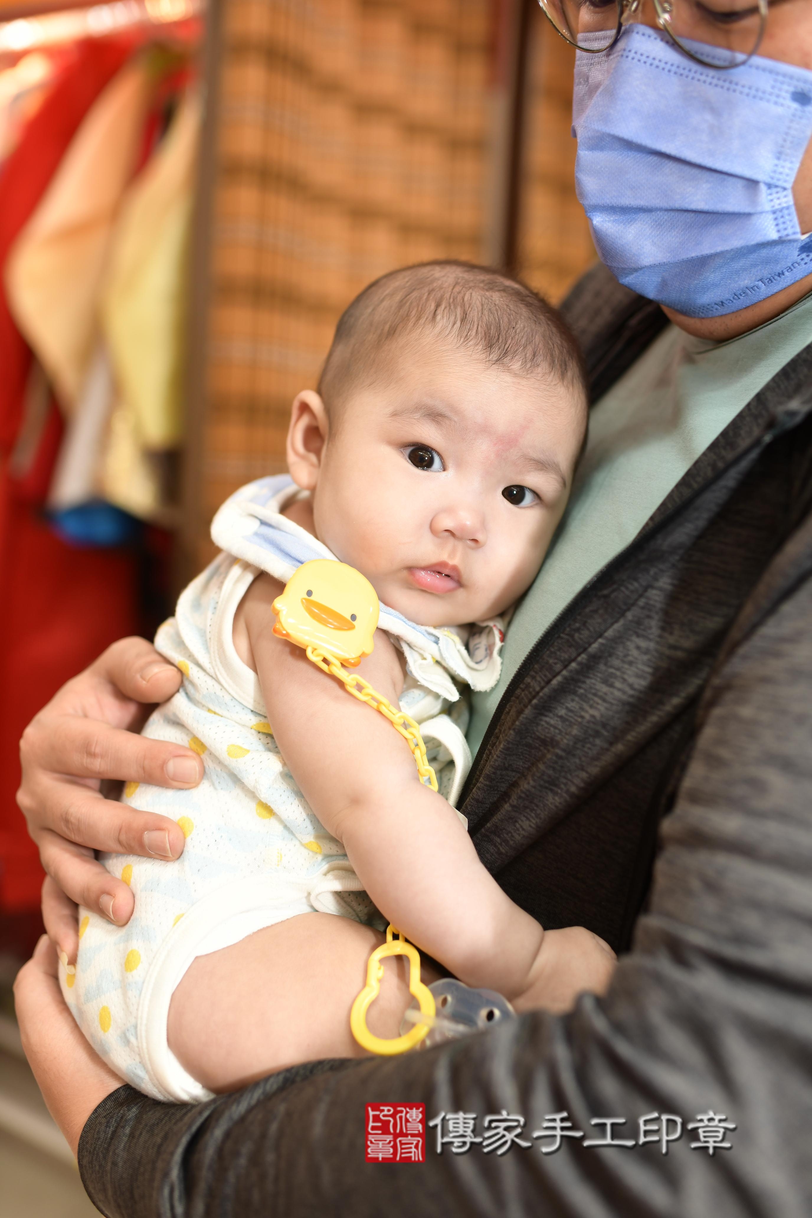 傳家手工印章高雄店、抓周、度脺、中國風會場、傳家嬰兒古禮、吉祥話、抓周道具物品24種、拍照。抓周證書。寶寶抓周、滿周歲、生日快樂、祝福