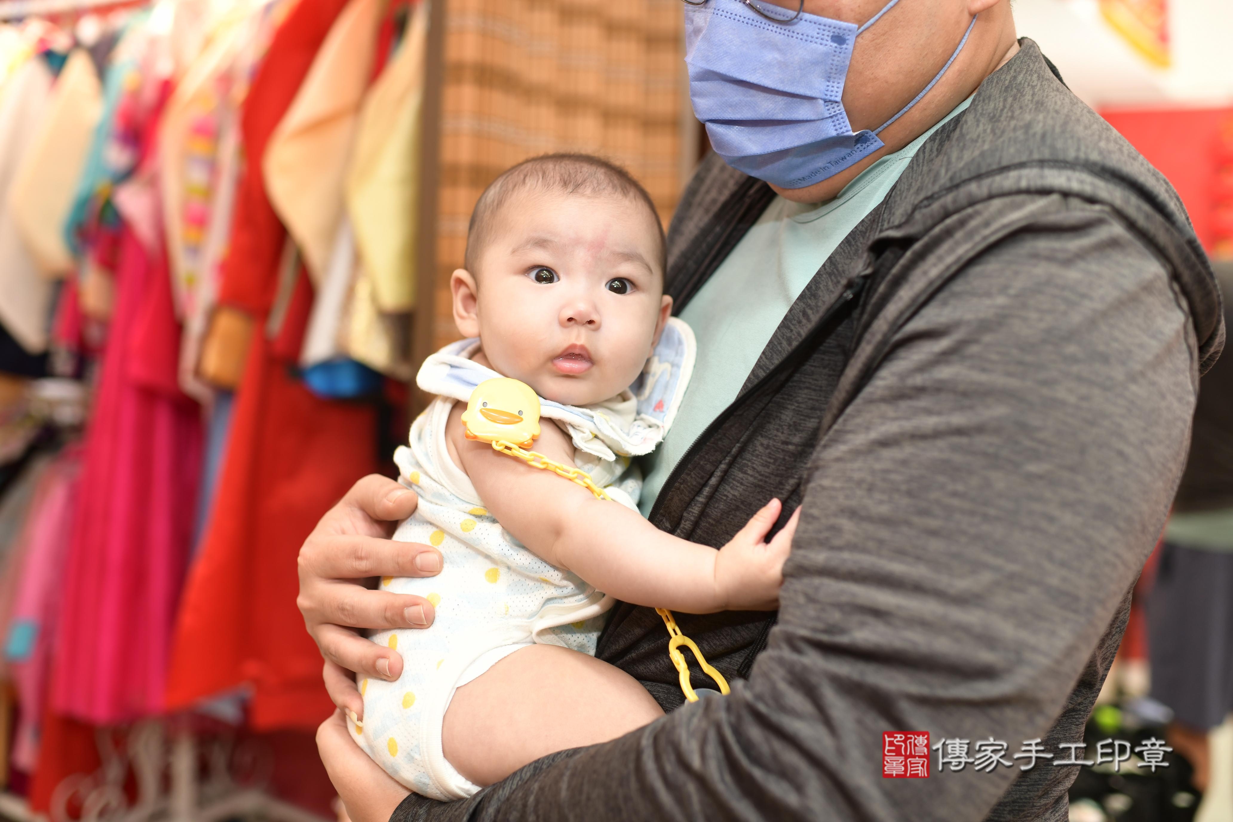 傳家手工印章高雄店、抓周、度脺、中國風會場、傳家嬰兒古禮、吉祥話、抓周道具物品24種、拍照。抓周證書。寶寶抓周、滿周歲、生日快樂、祝福