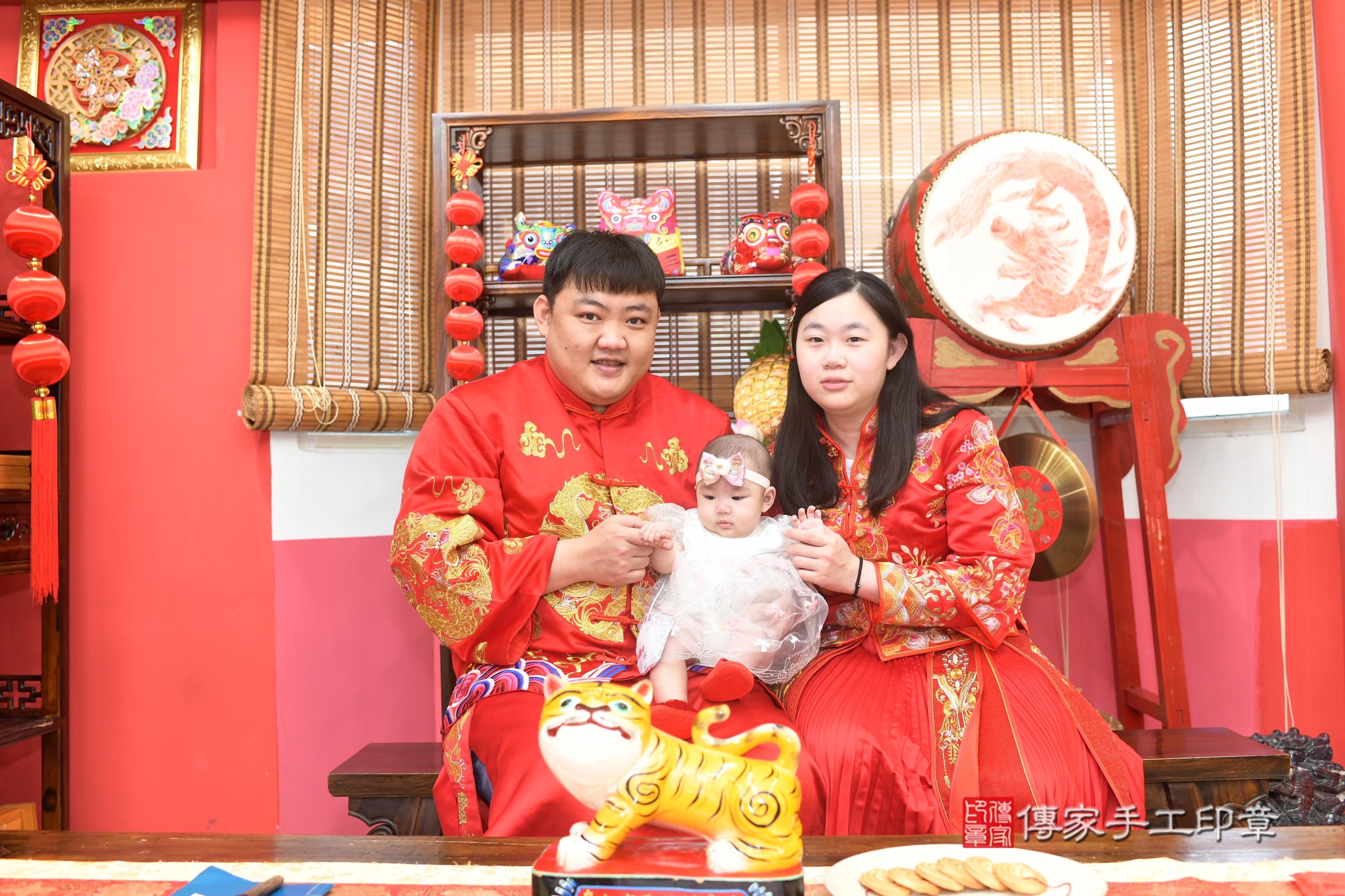 傳家手工印章高雄店、抓周、度脺、中國風會場、傳家嬰兒古禮、吉祥話、抓周道具物品24種、拍照。抓周證書。寶寶抓周、滿周歲、生日快樂、祝福