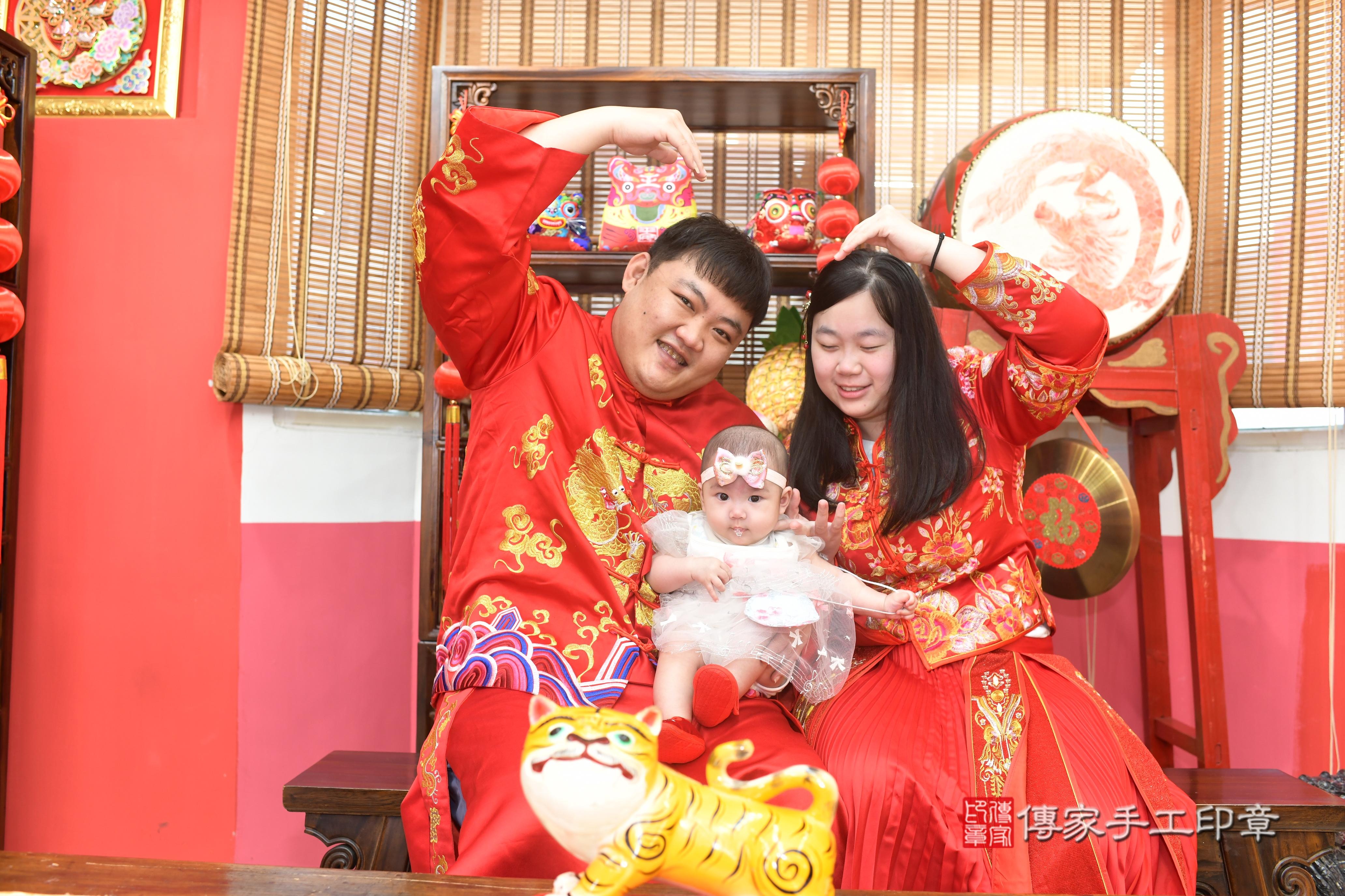 傳家手工印章高雄店、抓周、度脺、中國風會場、傳家嬰兒古禮、吉祥話、抓周道具物品24種、拍照。抓周證書。寶寶抓周、滿周歲、生日快樂、祝福