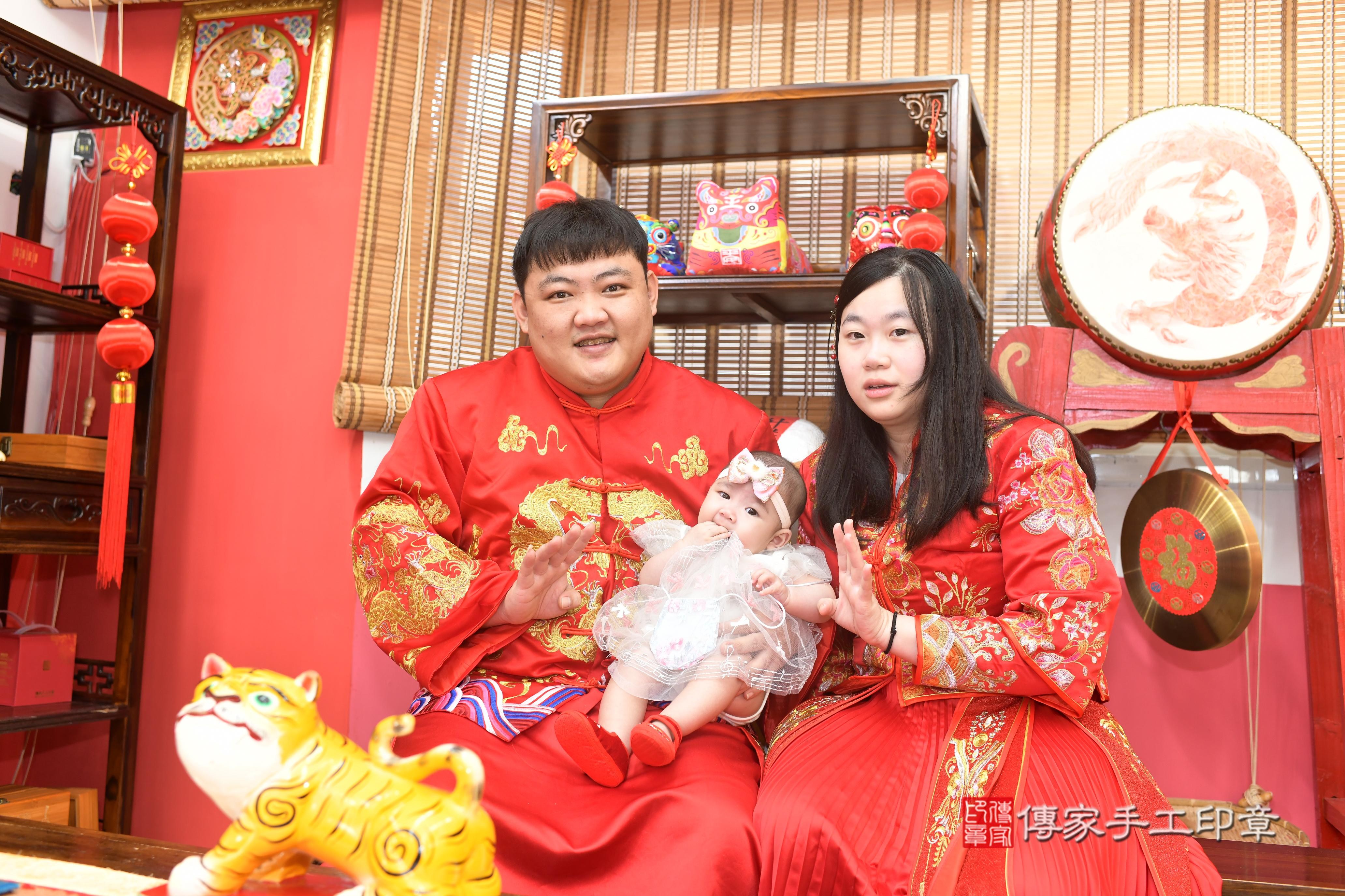 傳家手工印章高雄店、抓周、度脺、中國風會場、傳家嬰兒古禮、吉祥話、抓周道具物品24種、拍照。抓周證書。寶寶抓周、滿周歲、生日快樂、祝福