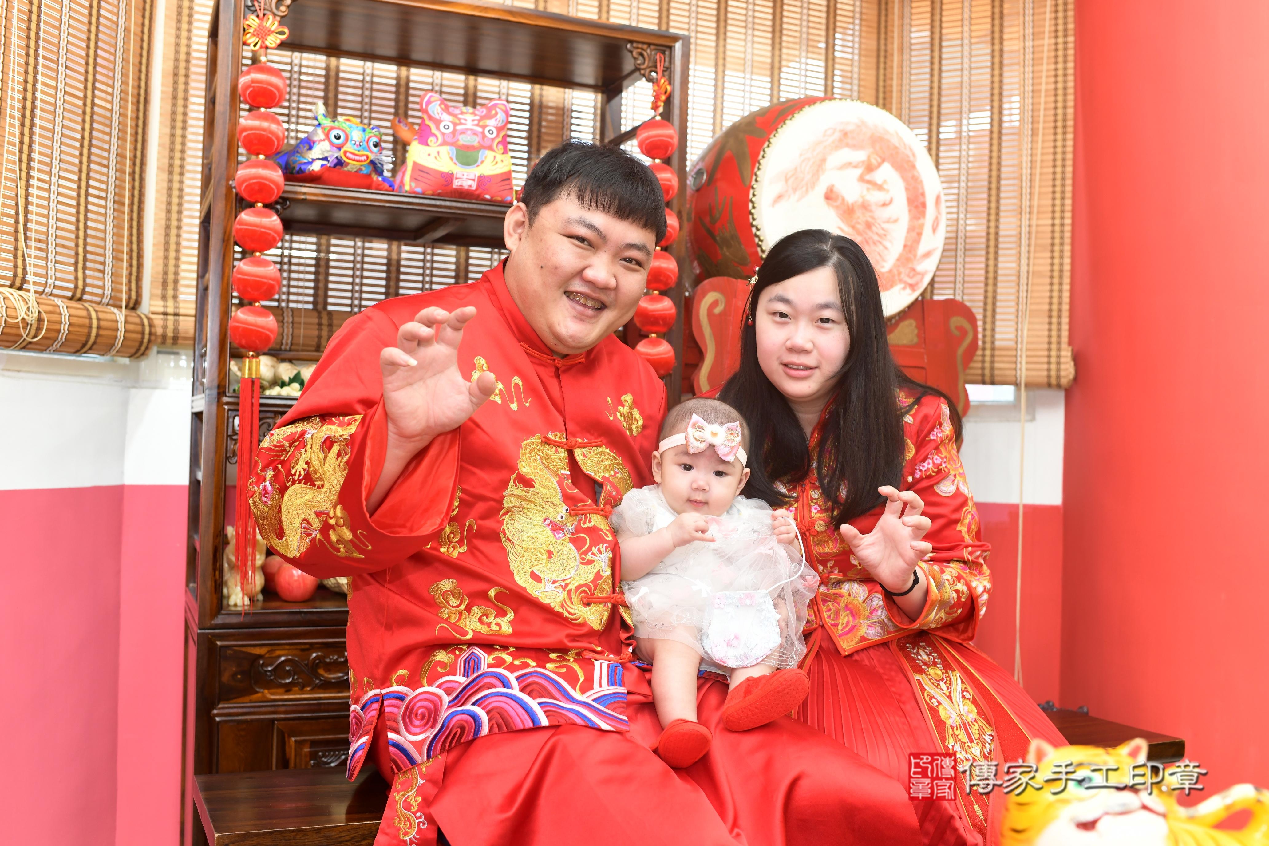 傳家手工印章高雄店、抓周、度脺、中國風會場、傳家嬰兒古禮、吉祥話、抓周道具物品24種、拍照。抓周證書。寶寶抓周、滿周歲、生日快樂、祝福