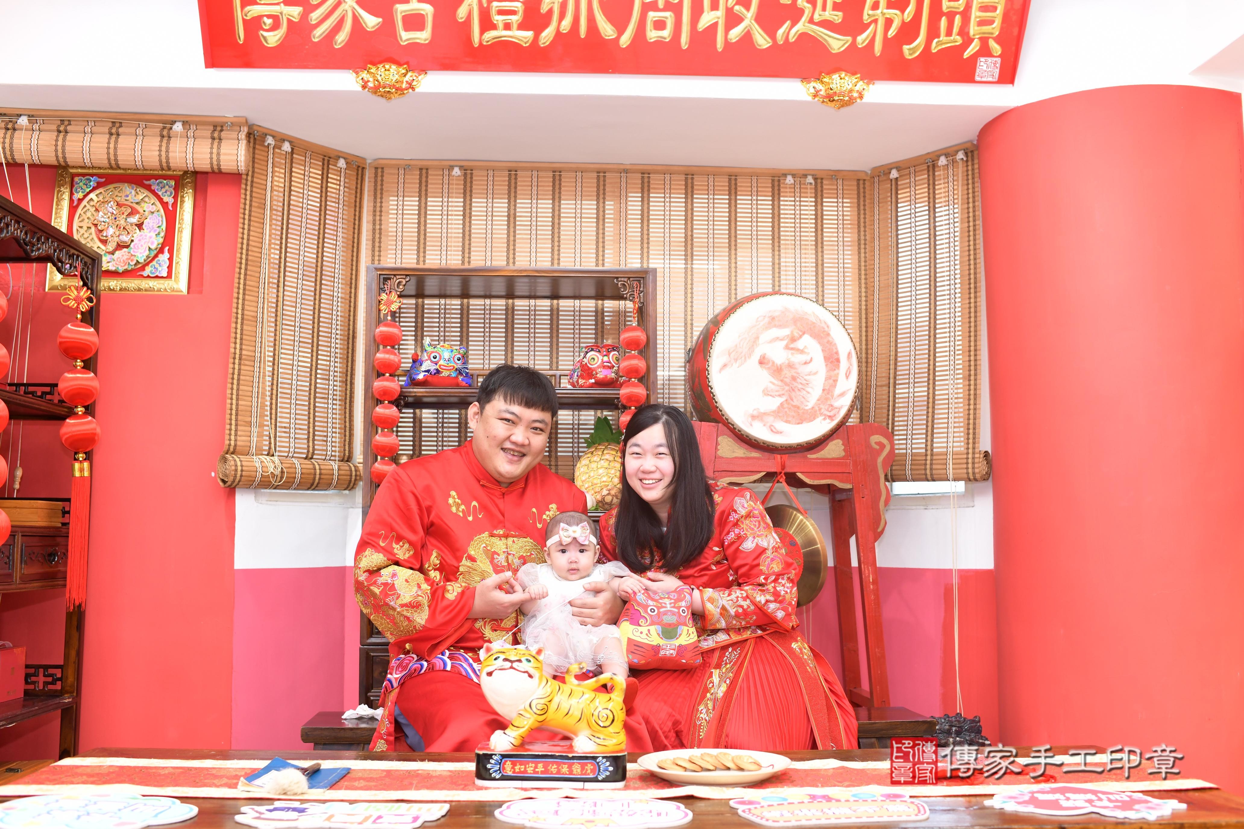 傳家手工印章高雄店、抓周、度脺、中國風會場、傳家嬰兒古禮、吉祥話、抓周道具物品24種、拍照。抓周證書。寶寶抓周、滿周歲、生日快樂、祝福