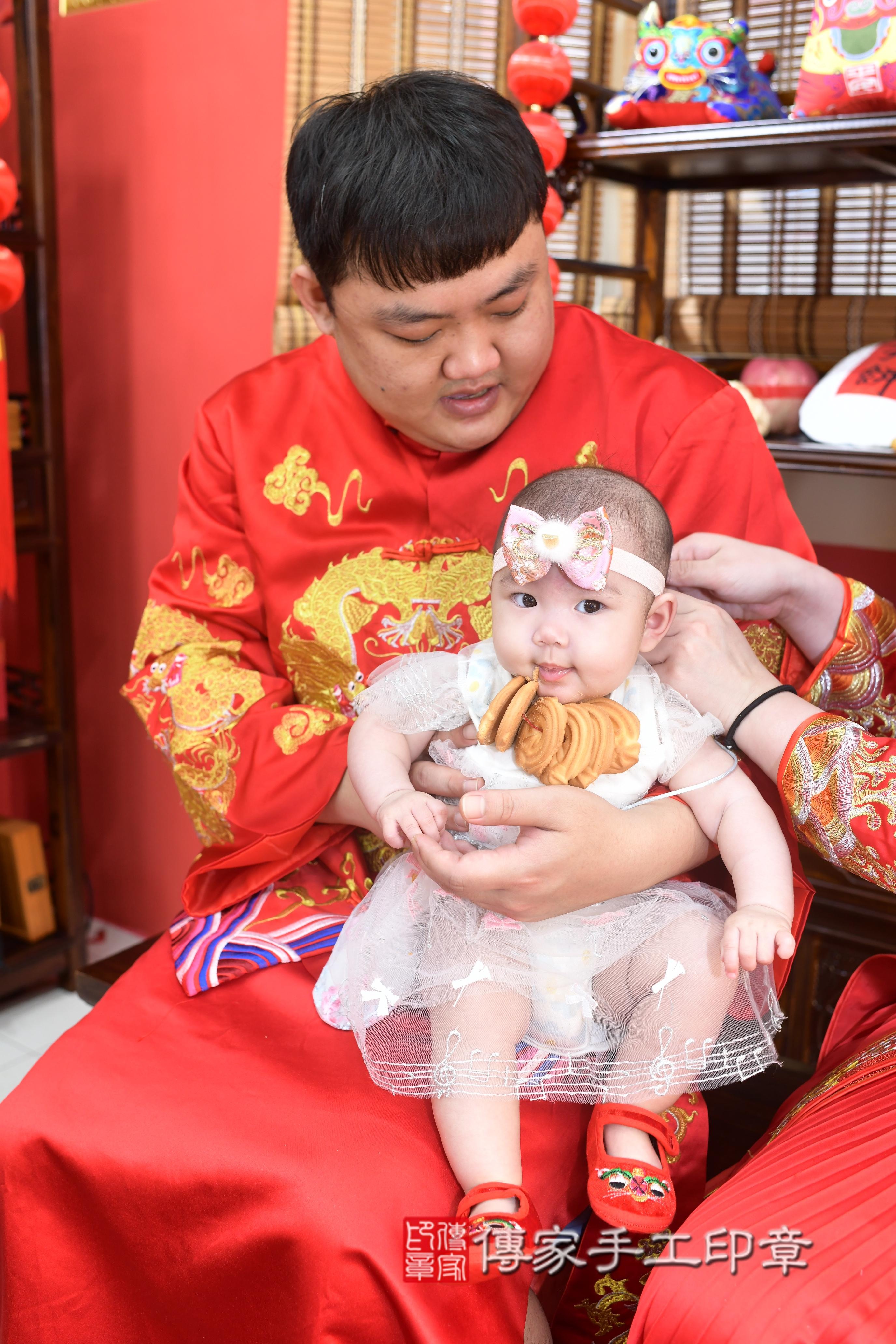 傳家手工印章高雄店、抓周、度脺、中國風會場、傳家嬰兒古禮、吉祥話、抓周道具物品24種、拍照。抓周證書。寶寶抓周、滿周歲、生日快樂、祝福