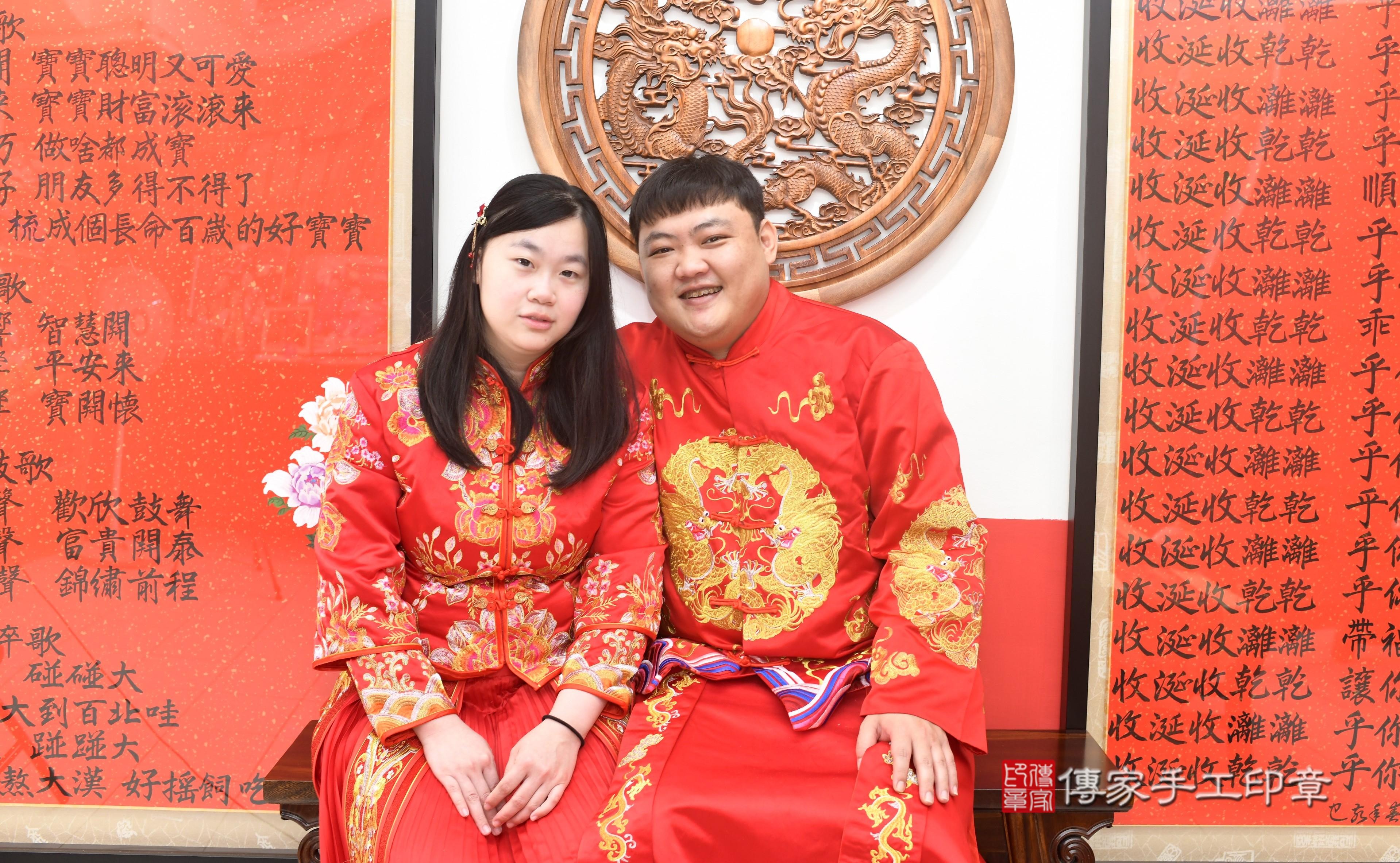 傳家手工印章高雄店、抓周、度脺、中國風會場、傳家嬰兒古禮、吉祥話、抓周道具物品24種、拍照。抓周證書。寶寶抓周、滿周歲、生日快樂、祝福