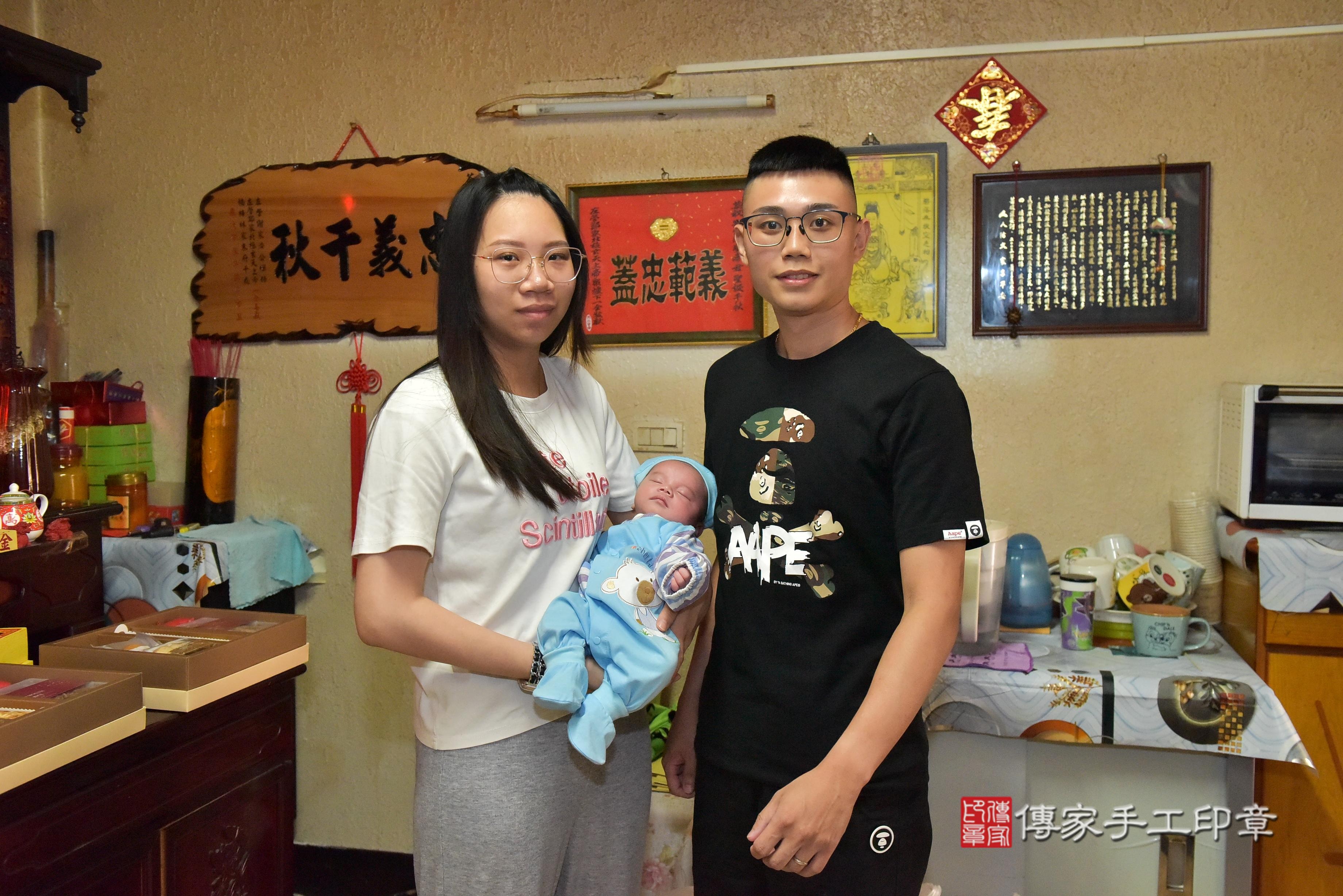 傳家手工印章高雄店、抓周、度脺、中國風會場、傳家嬰兒古禮、吉祥話、抓周道具物品24種、拍照。抓周證書。寶寶抓周、滿周歲、生日快樂、祝福