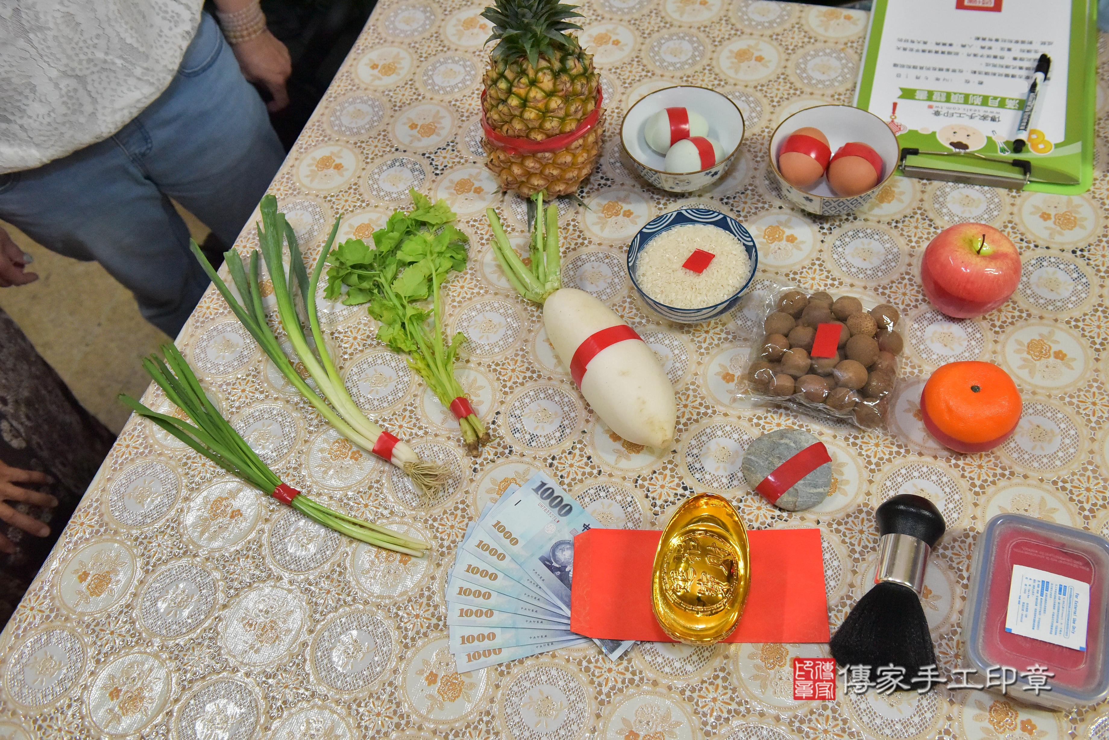 傳家手工印章高雄店、抓周、度脺、中國風會場、傳家嬰兒古禮、吉祥話、抓周道具物品24種、拍照。抓周證書。寶寶抓周、滿周歲、生日快樂、祝福