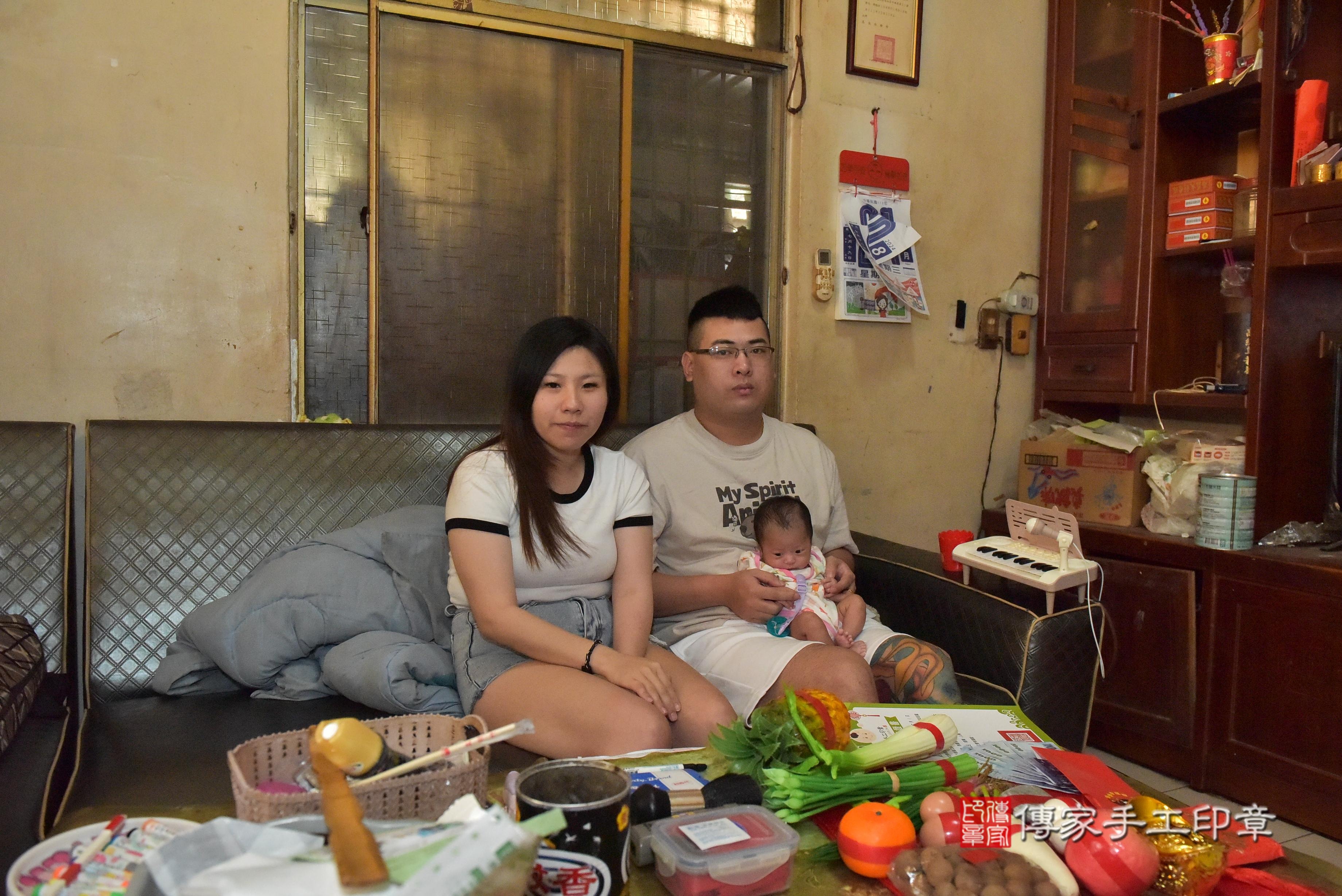 傳家手工印章高雄店、抓周、度脺、中國風會場、傳家嬰兒古禮、吉祥話、抓周道具物品24種、拍照。抓周證書。寶寶抓周、滿周歲、生日快樂、祝福