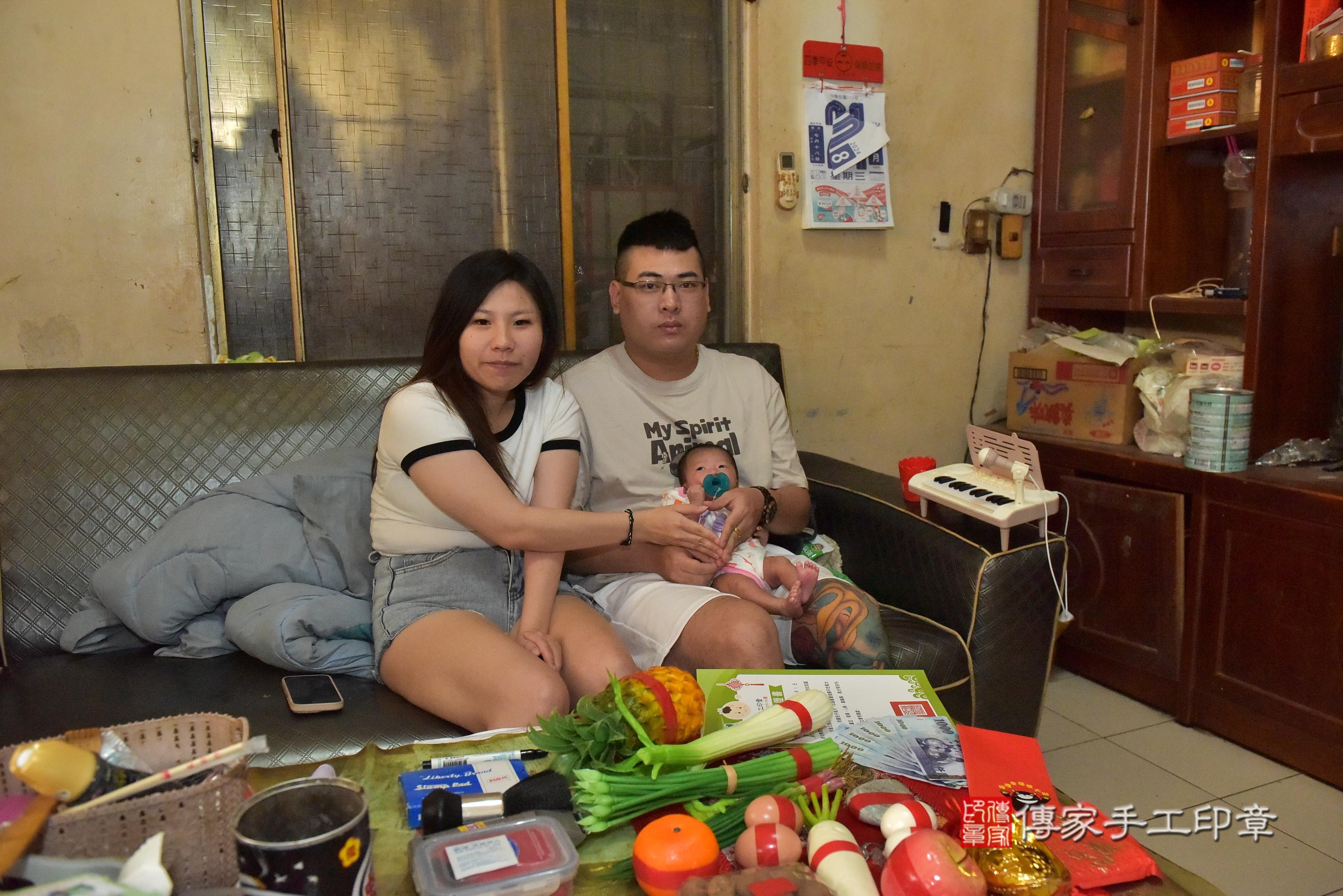 傳家手工印章高雄店、抓周、度脺、中國風會場、傳家嬰兒古禮、吉祥話、抓周道具物品24種、拍照。抓周證書。寶寶抓周、滿周歲、生日快樂、祝福