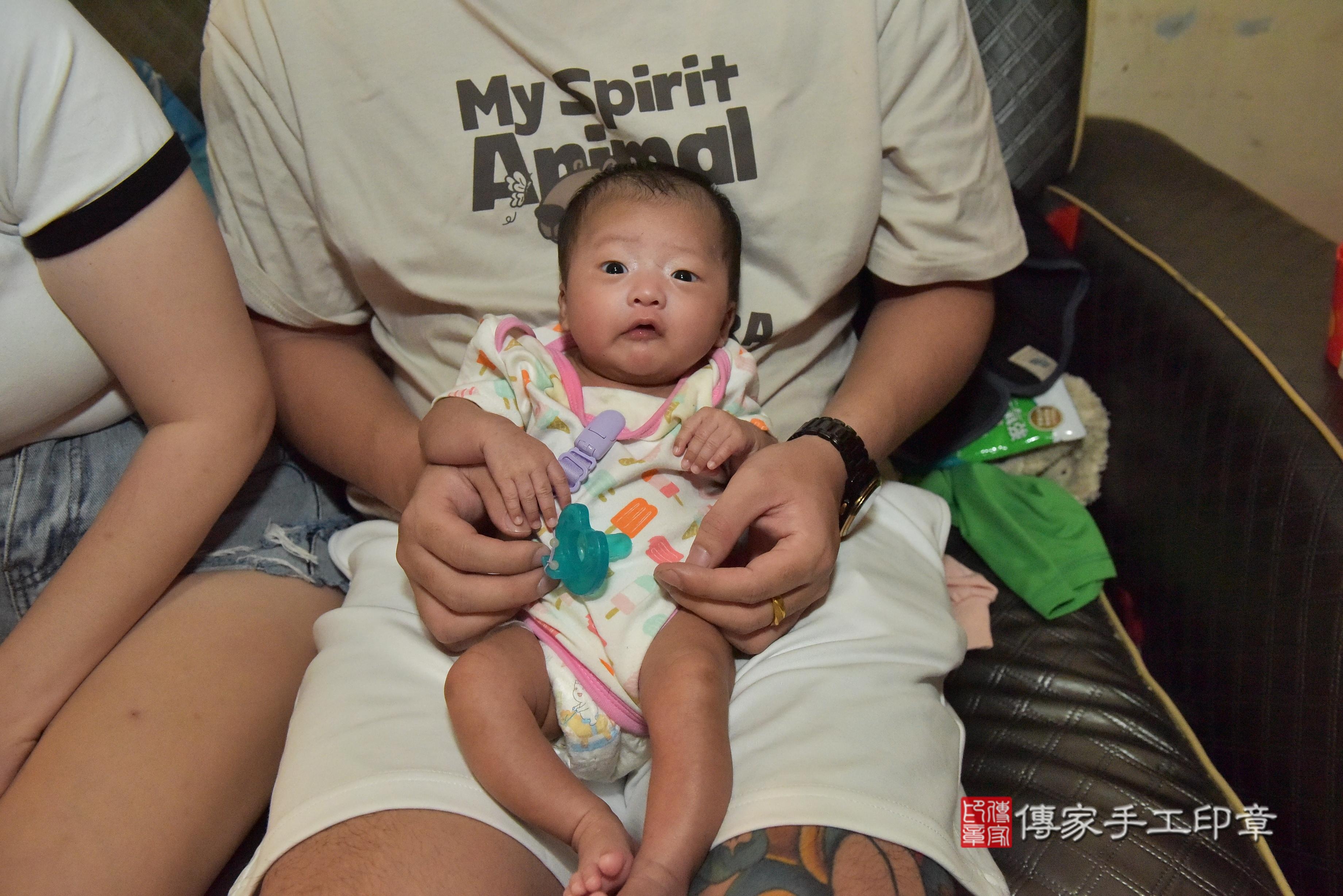 傳家手工印章高雄店、抓周、度脺、中國風會場、傳家嬰兒古禮、吉祥話、抓周道具物品24種、拍照。抓周證書。寶寶抓周、滿周歲、生日快樂、祝福