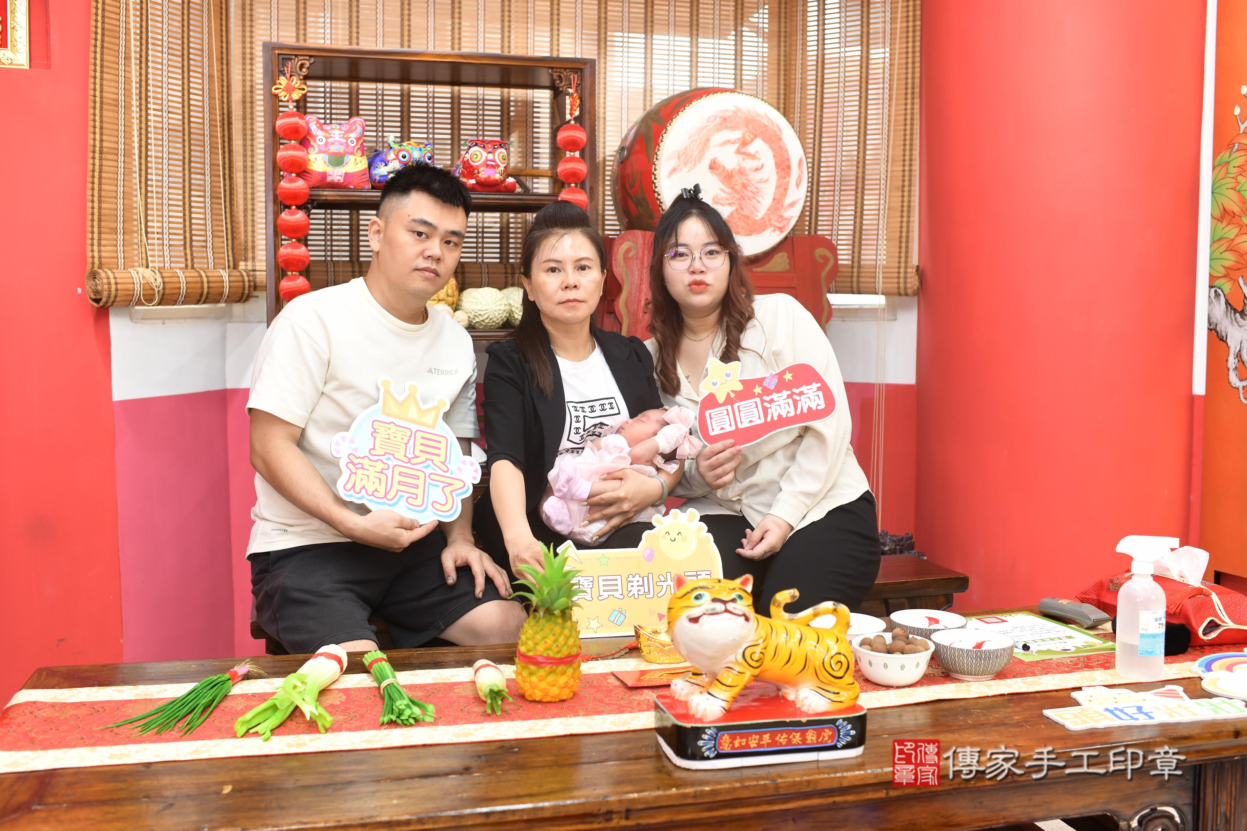 傳家手工印章高雄店、抓周、度脺、中國風會場、傳家嬰兒古禮、吉祥話、抓周道具物品24種、拍照。抓周證書。寶寶抓周、滿周歲、生日快樂、祝福