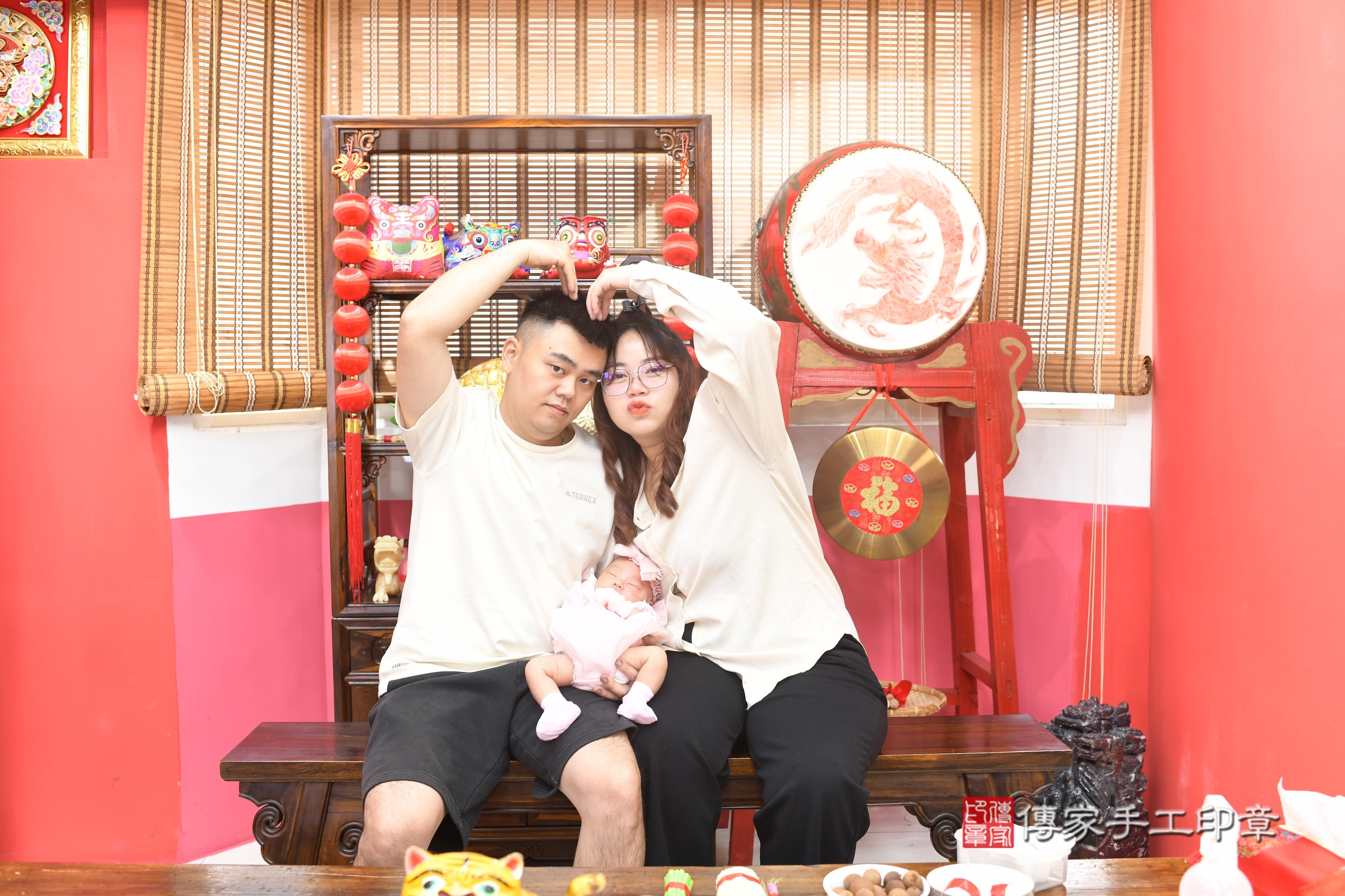 傳家手工印章高雄店、抓周、度脺、中國風會場、傳家嬰兒古禮、吉祥話、抓周道具物品24種、拍照。抓周證書。寶寶抓周、滿周歲、生日快樂、祝福