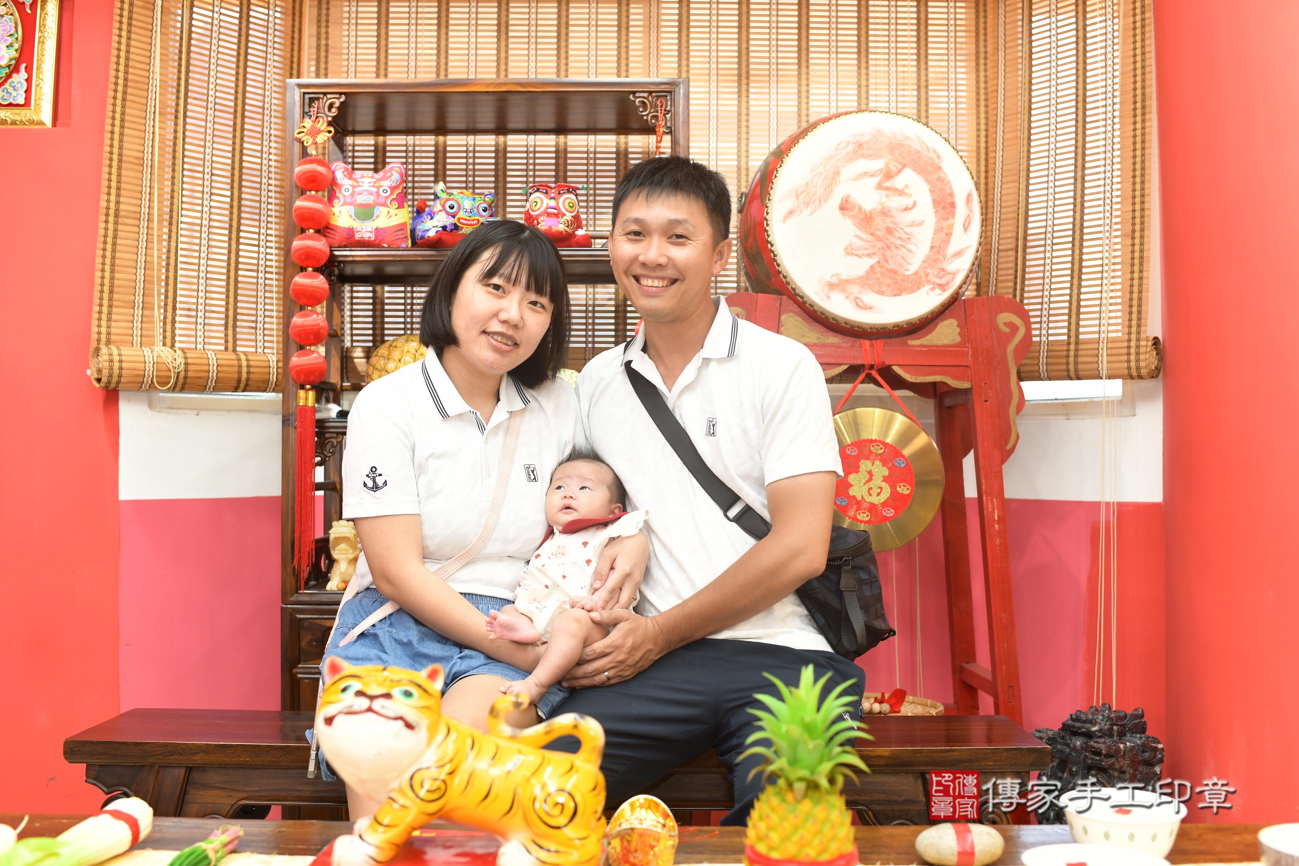 傳家手工印章高雄店、抓周、度脺、中國風會場、傳家嬰兒古禮、吉祥話、抓周道具物品24種、拍照。抓周證書。寶寶抓周、滿周歲、生日快樂、祝福