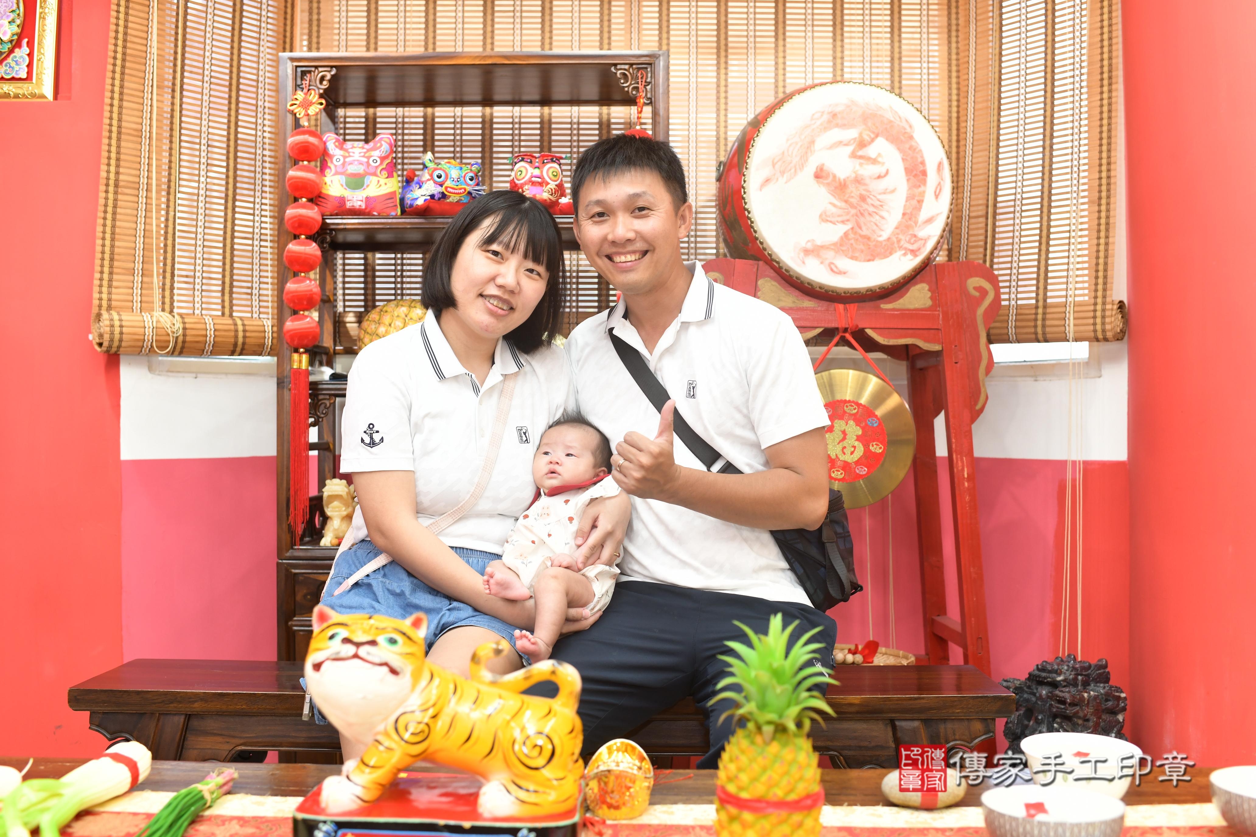 傳家手工印章高雄店、抓周、度脺、中國風會場、傳家嬰兒古禮、吉祥話、抓周道具物品24種、拍照。抓周證書。寶寶抓周、滿周歲、生日快樂、祝福