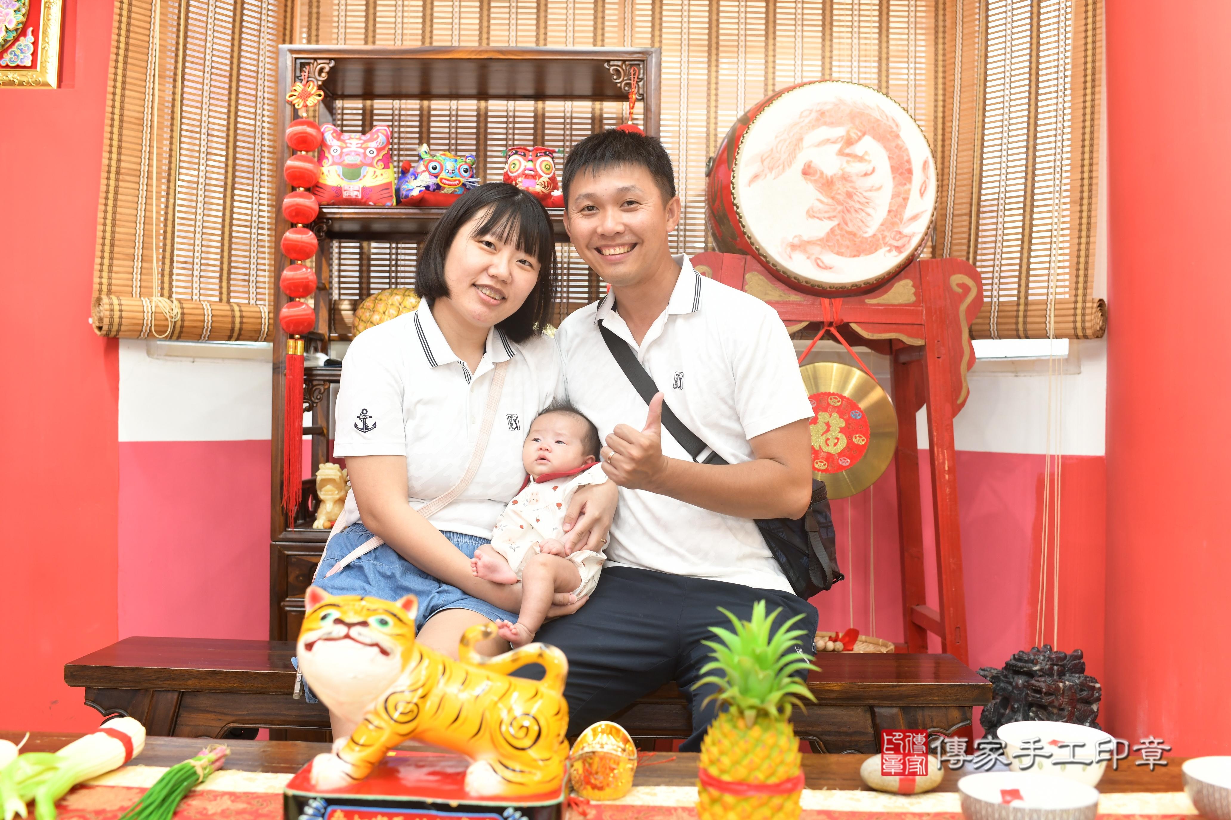 傳家手工印章高雄店、抓周、度脺、中國風會場、傳家嬰兒古禮、吉祥話、抓周道具物品24種、拍照。抓周證書。寶寶抓周、滿周歲、生日快樂、祝福