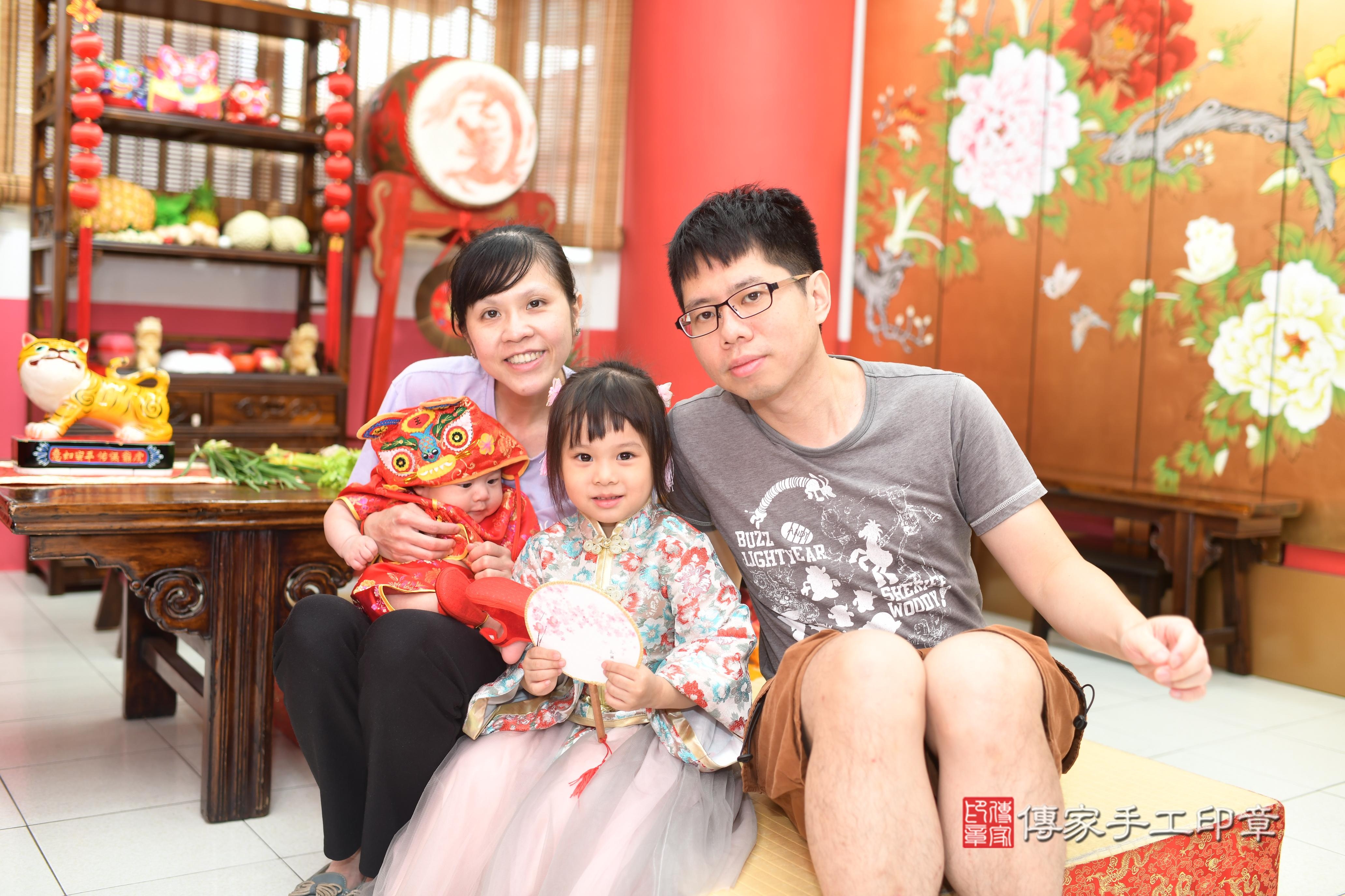 傳家手工印章高雄店、抓周、度脺、中國風會場、傳家嬰兒古禮、吉祥話、抓周道具物品24種、拍照。抓周證書。寶寶抓周、滿周歲、生日快樂、祝福