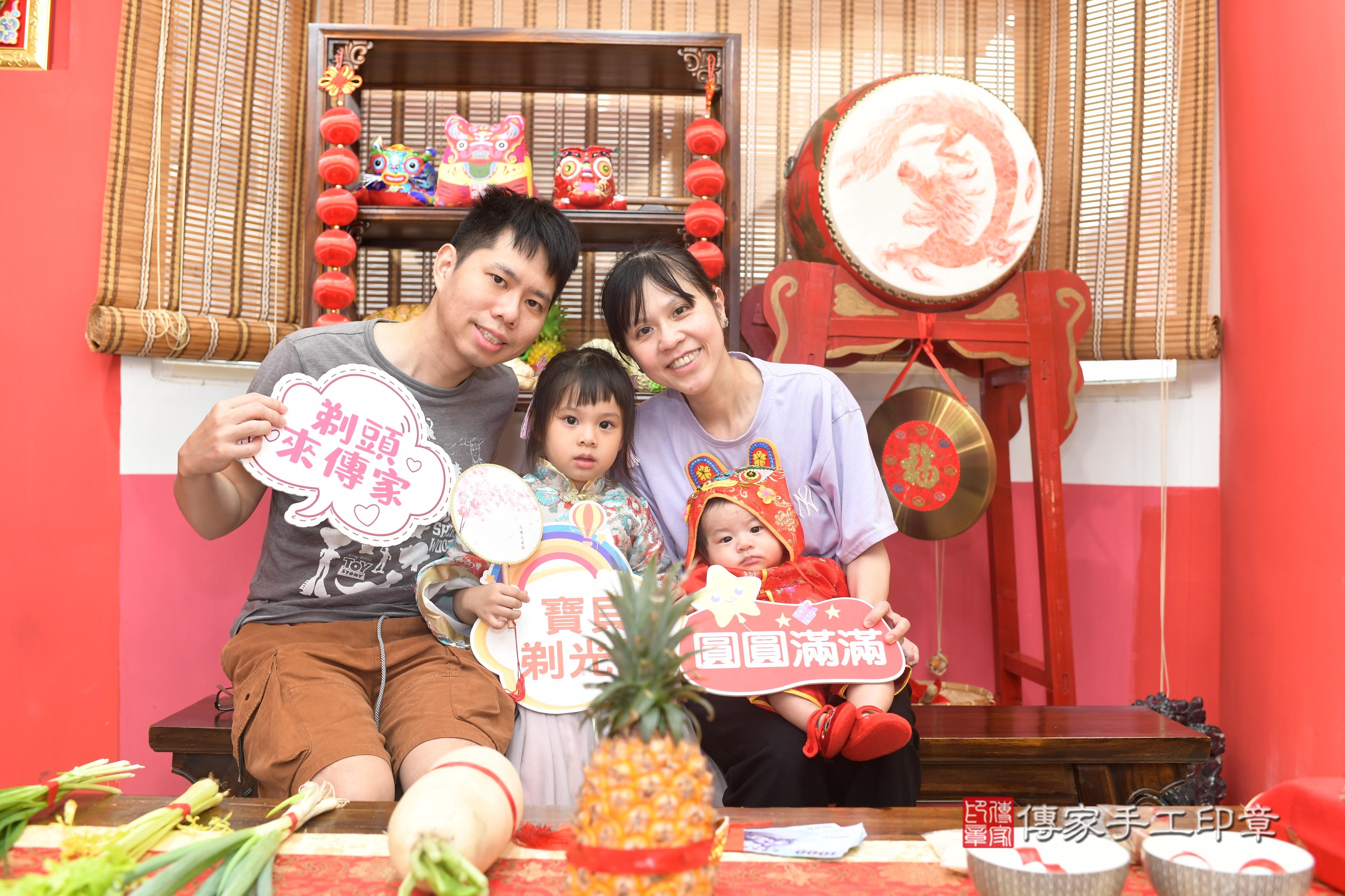 傳家手工印章高雄店、抓周、度脺、中國風會場、傳家嬰兒古禮、吉祥話、抓周道具物品24種、拍照。抓周證書。寶寶抓周、滿周歲、生日快樂、祝福