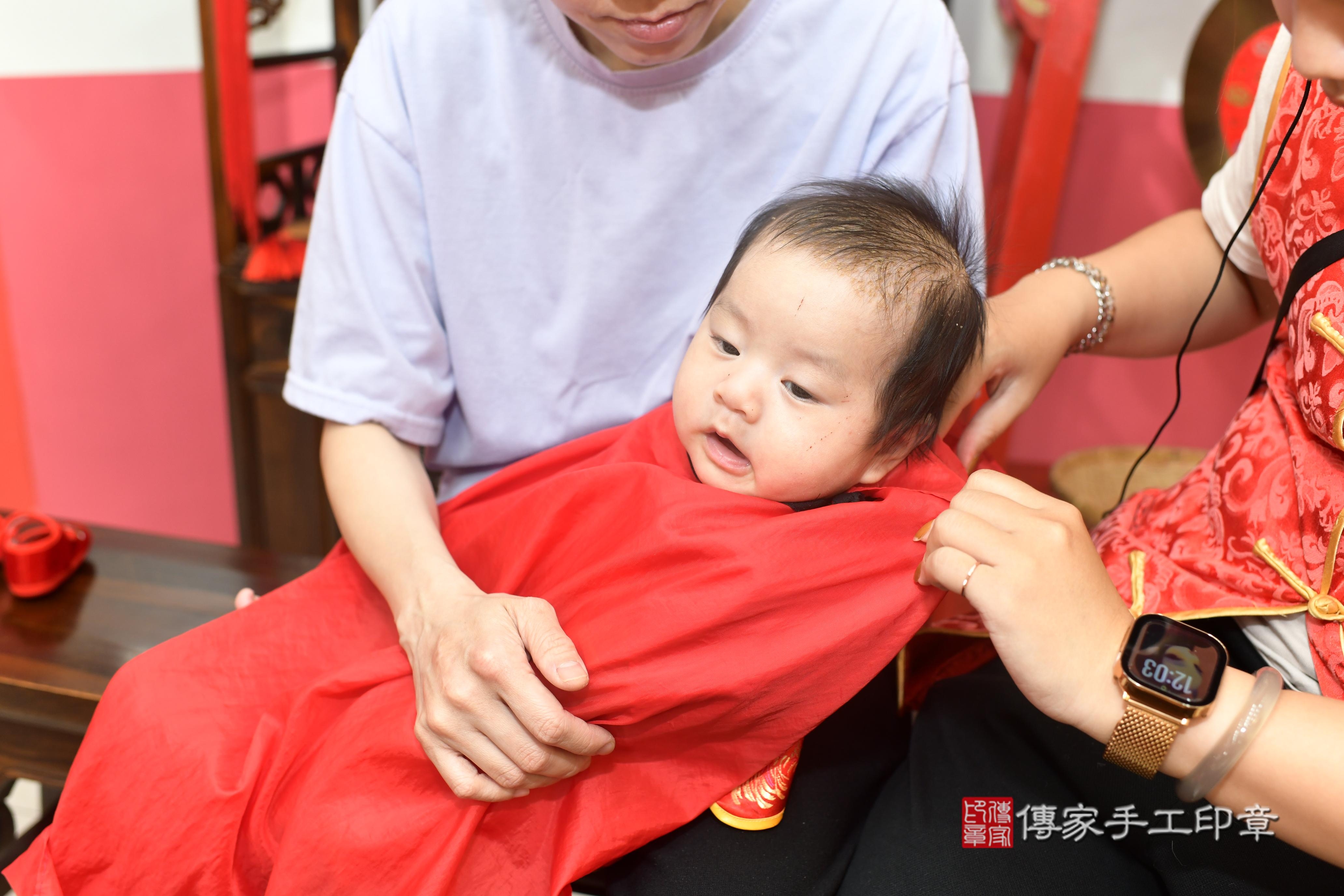 傳家手工印章高雄店、抓周、度脺、中國風會場、傳家嬰兒古禮、吉祥話、抓周道具物品24種、拍照。抓周證書。寶寶抓周、滿周歲、生日快樂、祝福