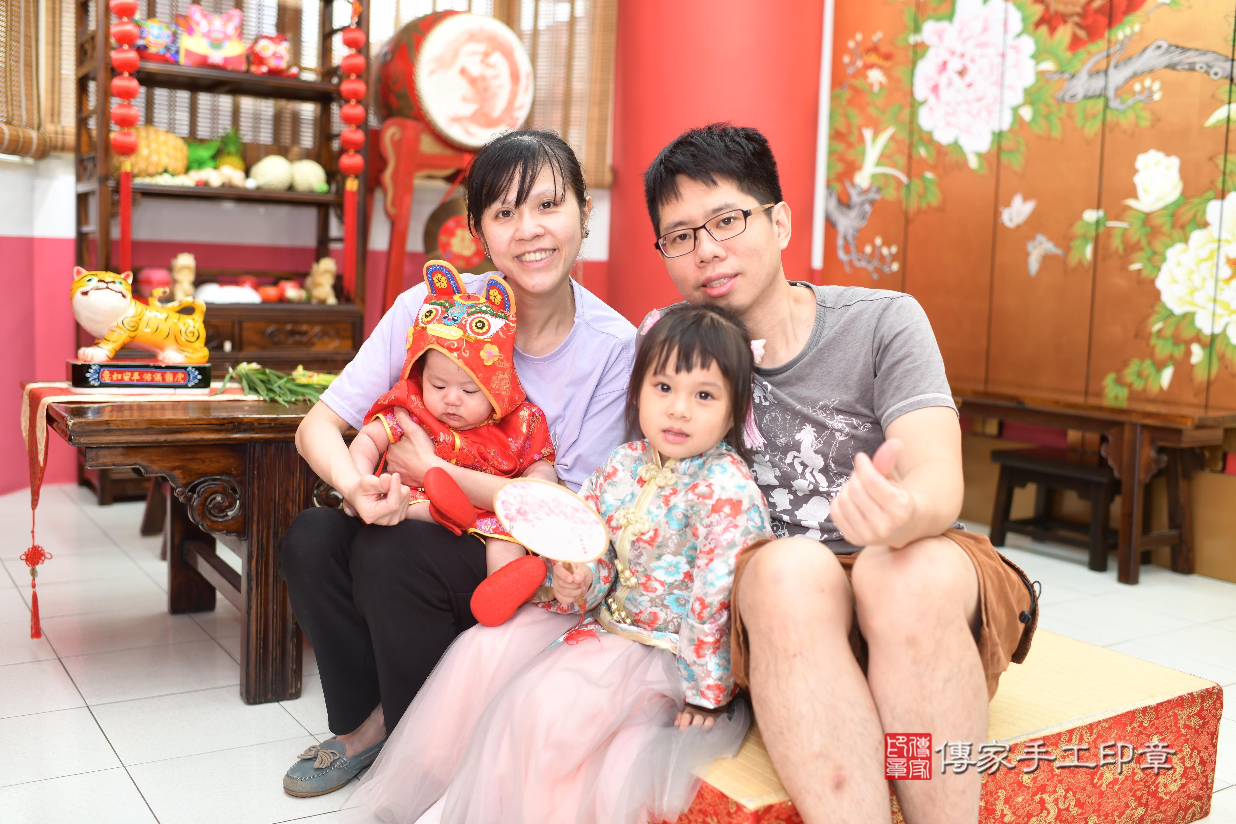 傳家手工印章高雄店、抓周、度脺、中國風會場、傳家嬰兒古禮、吉祥話、抓周道具物品24種、拍照。抓周證書。寶寶抓周、滿周歲、生日快樂、祝福
