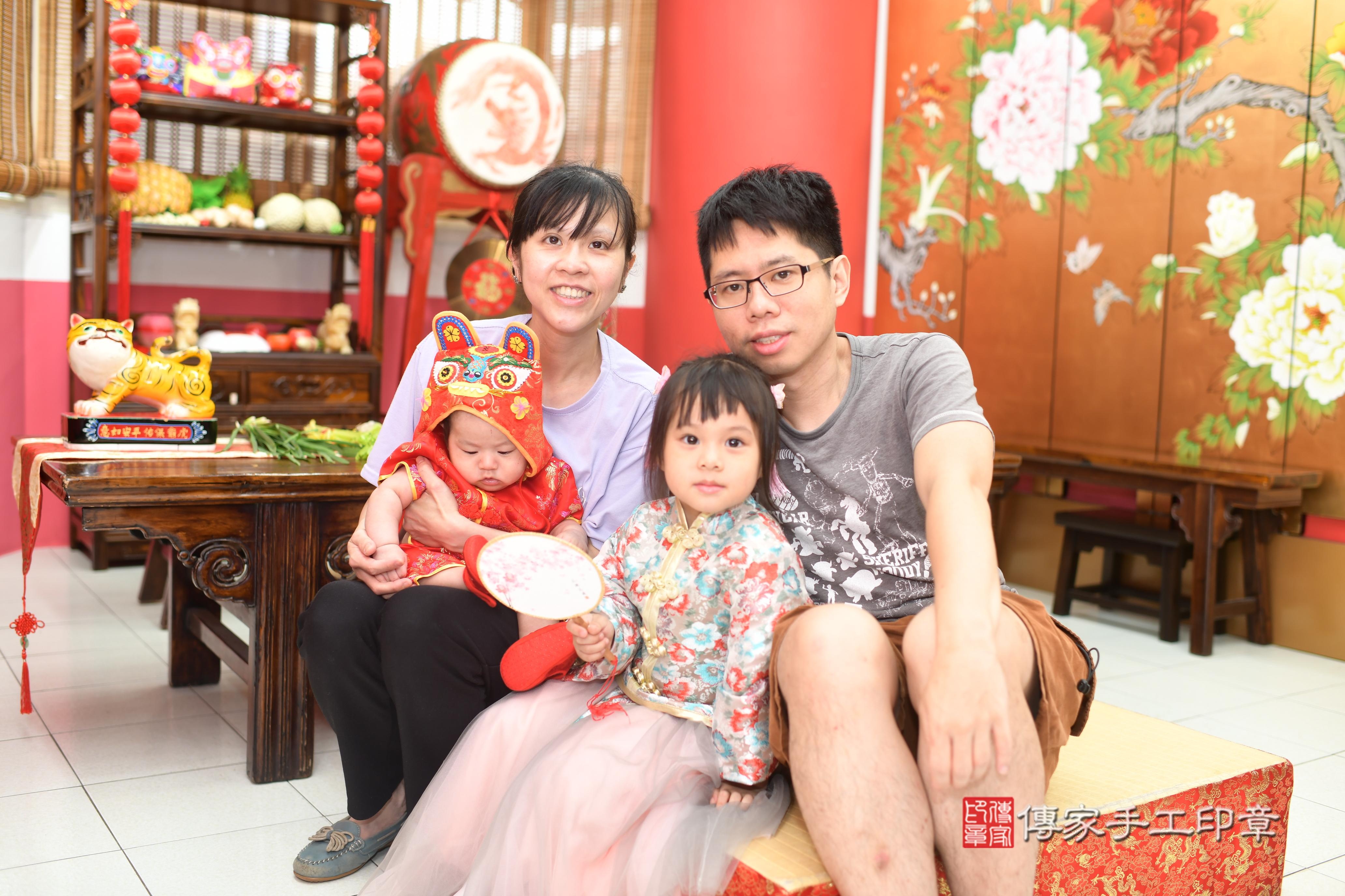 傳家手工印章高雄店、抓周、度脺、中國風會場、傳家嬰兒古禮、吉祥話、抓周道具物品24種、拍照。抓周證書。寶寶抓周、滿周歲、生日快樂、祝福